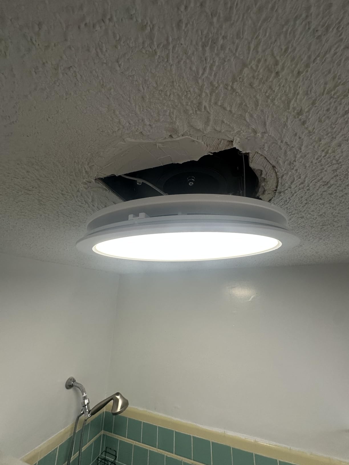 Fitop Bathroom Exhaust Fan with Light,130 CFM 47W 1100LM Ceiling Mount Shower Ventilation Exhaust Fan, 1.5Sones Bathroom Vent Fan with Light, Fan LED Light 3000K/4000K/5000K customer photo 1