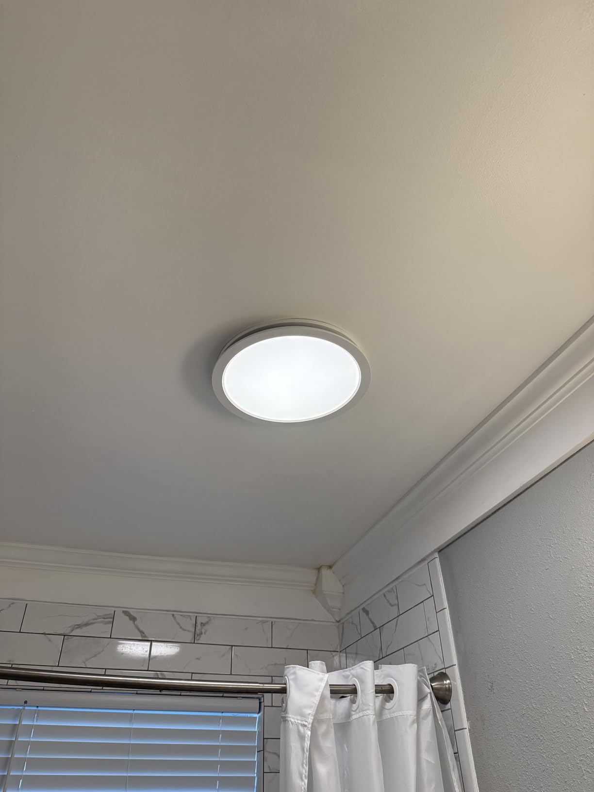 Fitop Bathroom Exhaust Fan with Light,130 CFM 47W 1100LM Ceiling Mount Shower Ventilation Exhaust Fan, 1.5Sones Bathroom Vent Fan with Light, Fan LED Light 3000K/4000K/5000K customer photo 2