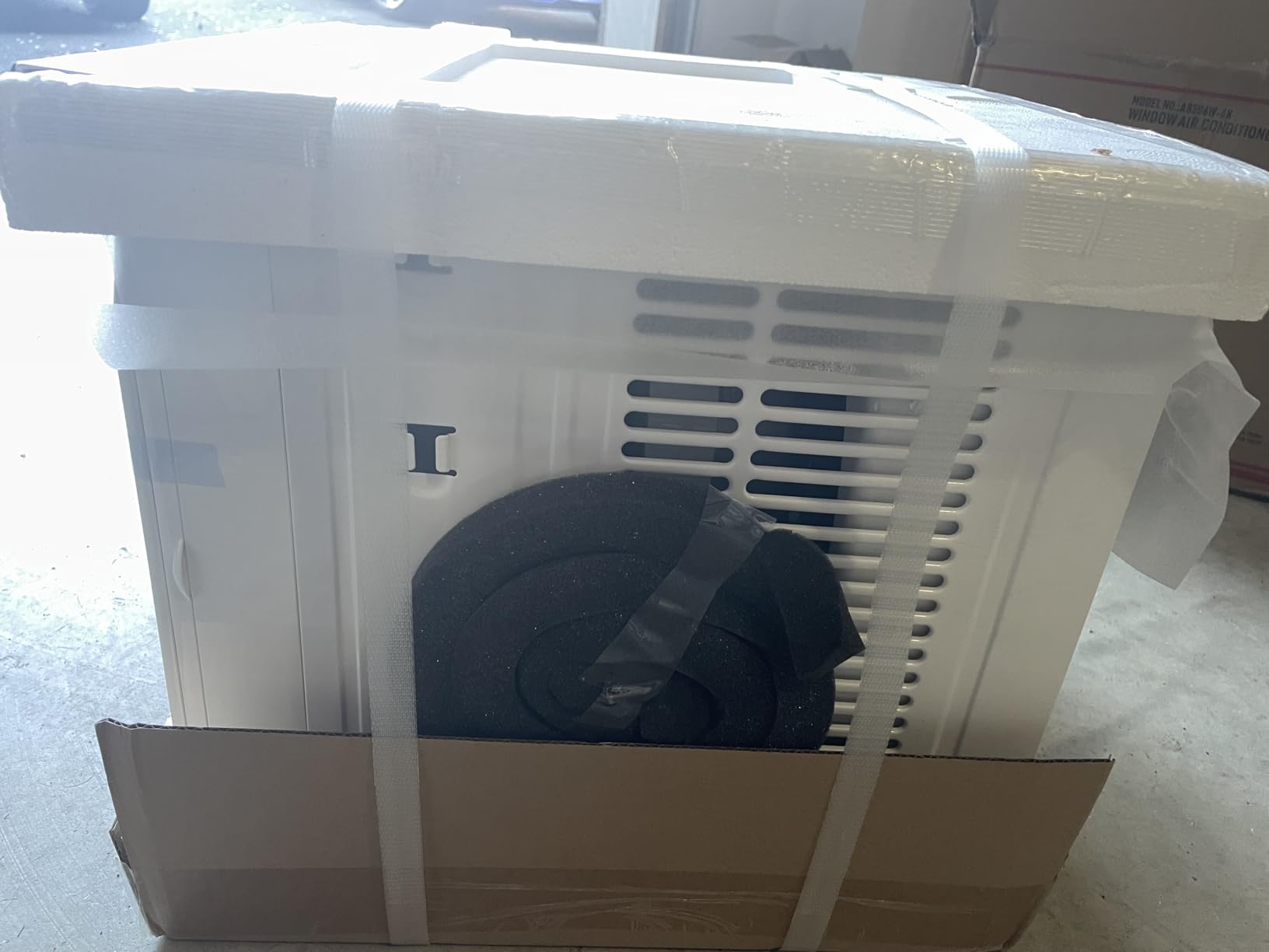 Window Air Conditioner 6,000 BTU, Window Type AC Unit with Cooling, Dry Mode, 4 Fan Speeds, 24-H Timer, Sleep Mode, Cooling for 250sq.ft Bedroom, Living Room, Office customer photo 1