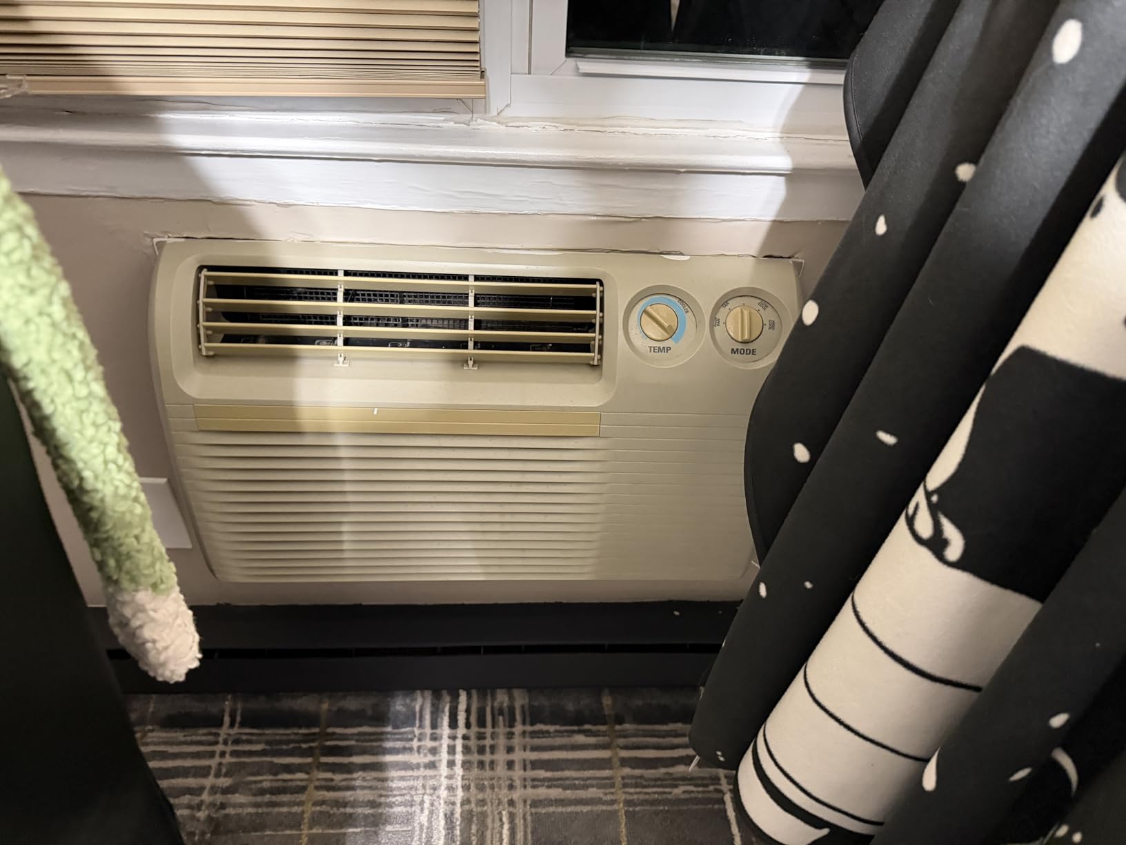 ZAFRO Window Air Conditioner 8,000 BTU Powerful Cooling for 350 Sq Ft Rooms, Quiet Operation Window AC Unit 7 Modes & 4 Speeds, ECO Mode, Easy Installation, Washable Filter, White [2026 New] customer photo 1
