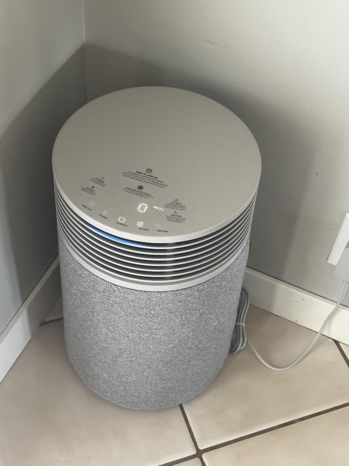 BLUEAIR Blue Signature SP3i Air Purifier for Medium Rooms up to 498 sq ft, HEPASilent Filtration, WiFi Smart Control, Auto Mode, Odor & Smoke Removal, Pet Hair & Dust, AHAM Verified, Table Design customer photo 1