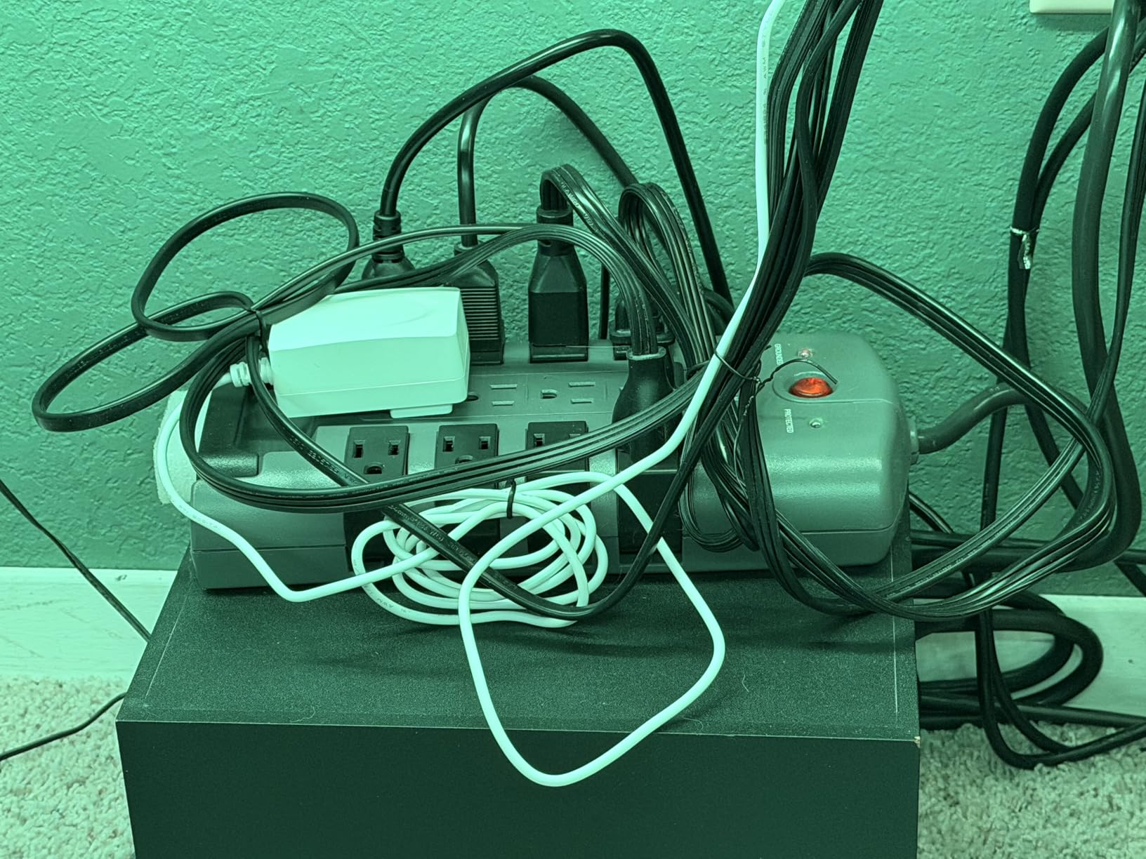 Belkin Surge Protector Power Strip w/ 8 Rotating & 4 Standard Outlets - 8ft Sturdy Extension Cord w/ Flat Pivot Plug - 4320 Joules of Protection customer photo 1