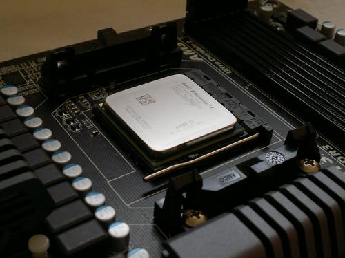 AMD Phenom II X4 965 Black Edition AM3 3.4GHz 512KB 45NM 125W Quad-Core Processor customer photo 1