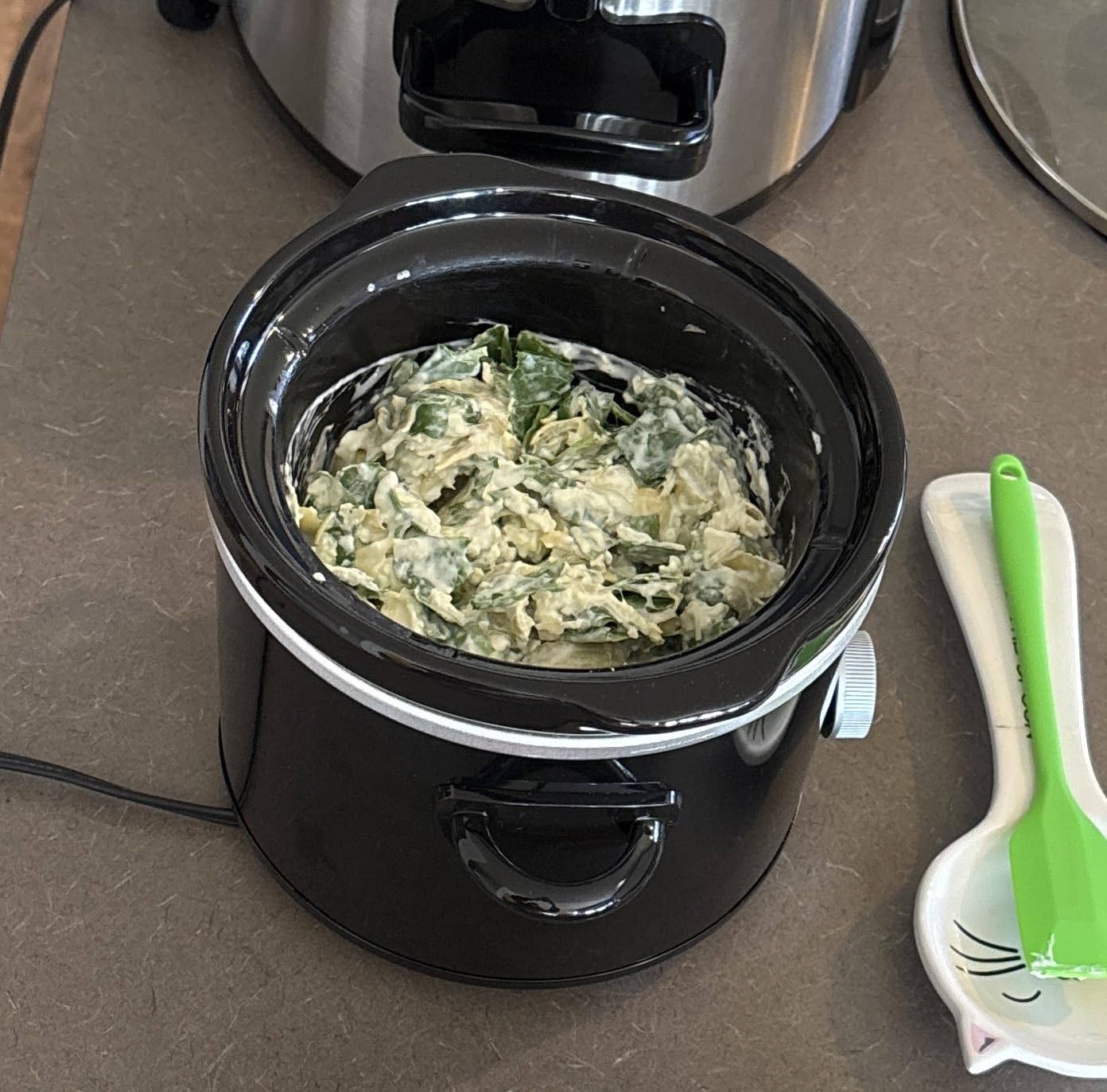Crock-Pot 2-Quart Manual Slow Cooker, Feeds 2+ People, Great for Small Meals, Dips, & Sides, Removable Stoneware is Oven & Dishwasher-Safe, Black customer photo 2