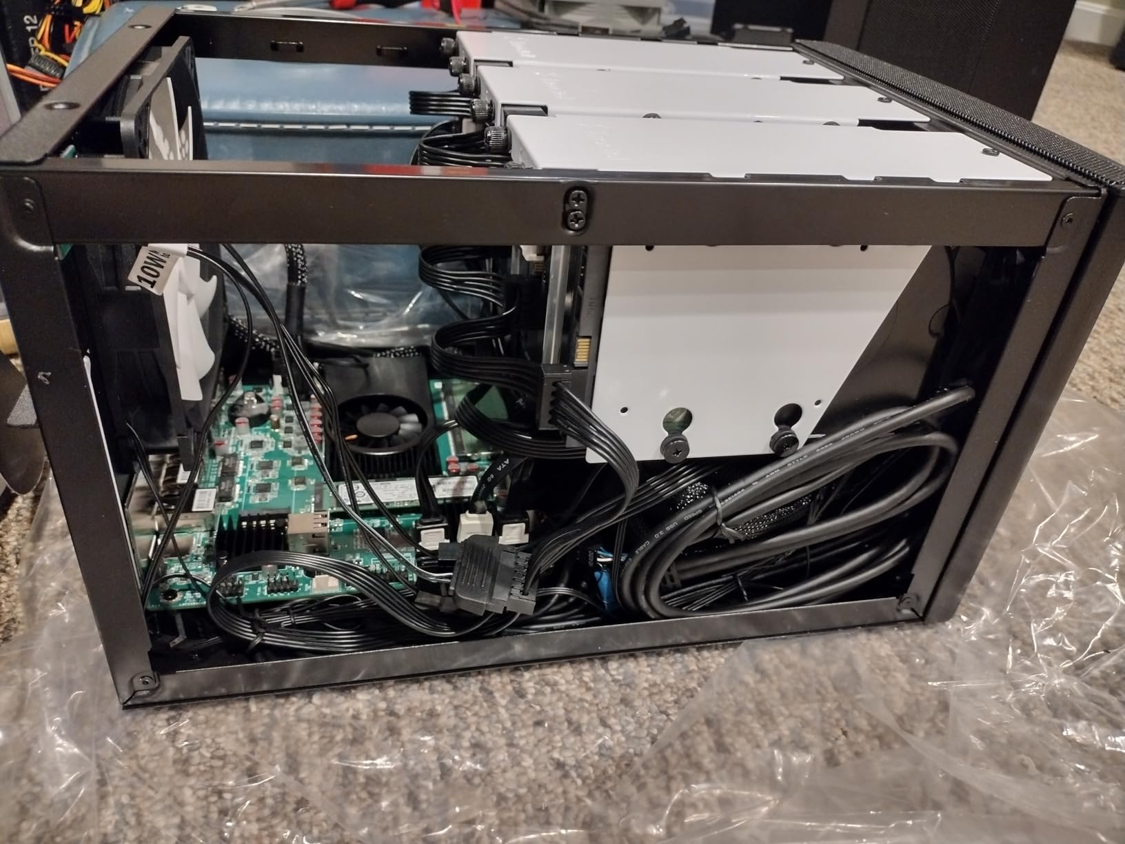 Fractal Design Node 304 - Black - Mini Cube Compact Computer Case - Small Form Factor - Mini ITX - Mitx - High Airflow - Modular Interior - 3X Silent R2 120mm Fans Included - USB 3.0 customer photo 1