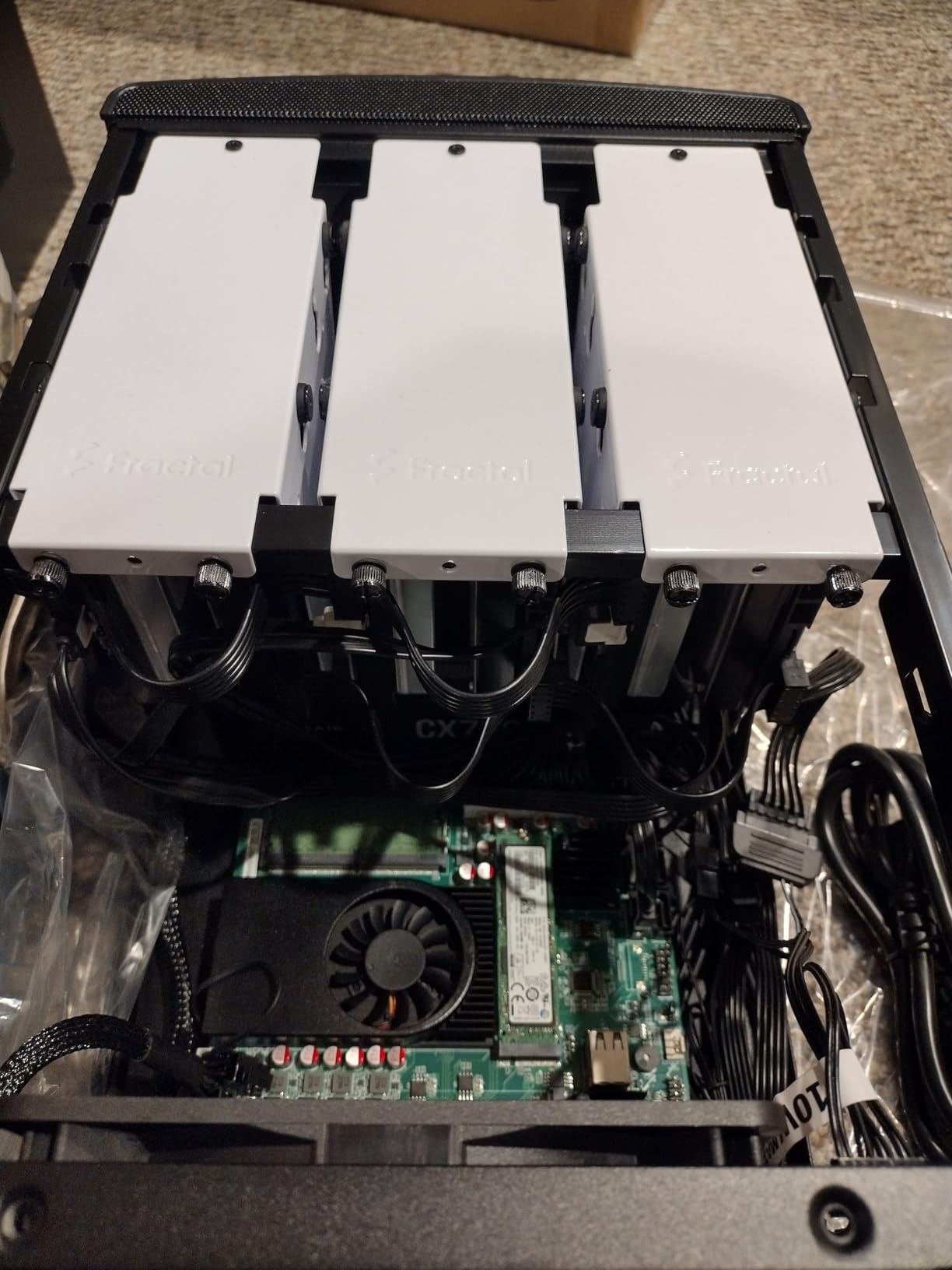 Fractal Design Node 304 - Black - Mini Cube Compact Computer Case - Small Form Factor - Mini ITX - Mitx - High Airflow - Modular Interior - 3X Silent R2 120mm Fans Included - USB 3.0 customer photo 2