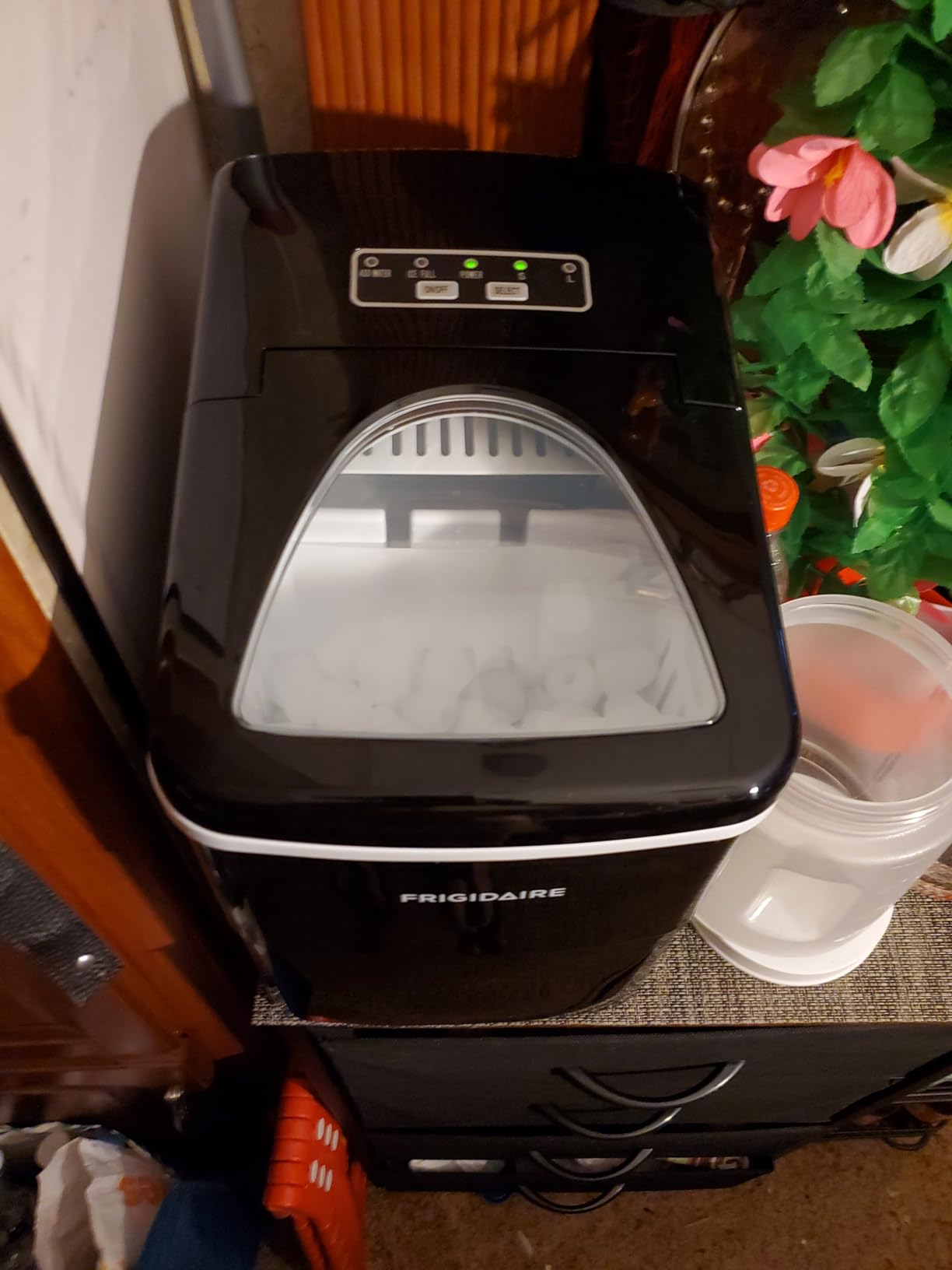 Frigidaire EFIC108 Counter top Portable, 26 lb per Day Compact Ice Maker Machine customer photo 2