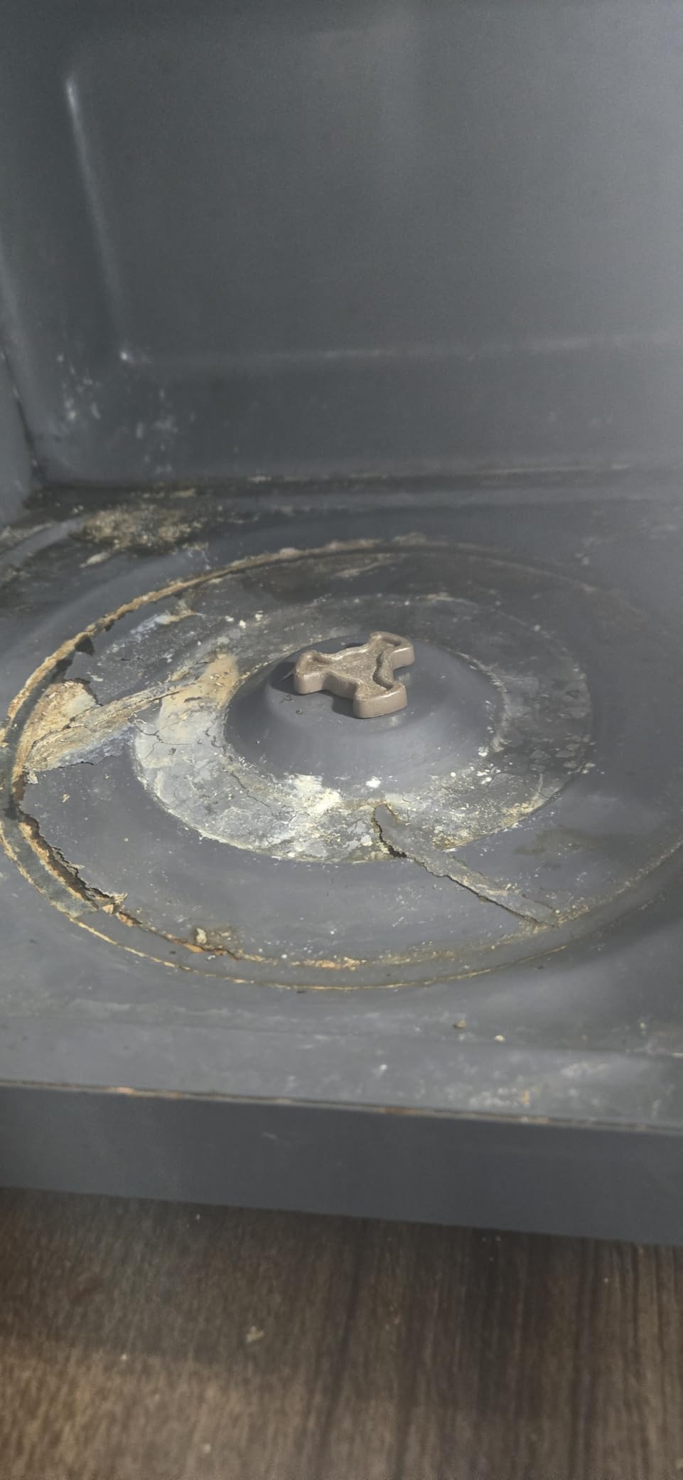 Farberware 0.7 Cu. Ft. Countertop Microwave Oven - 700 Watts Power, Auto Cook Settings, Defrost, Easy Clean and Child Safety Lock - Black customer photo 1