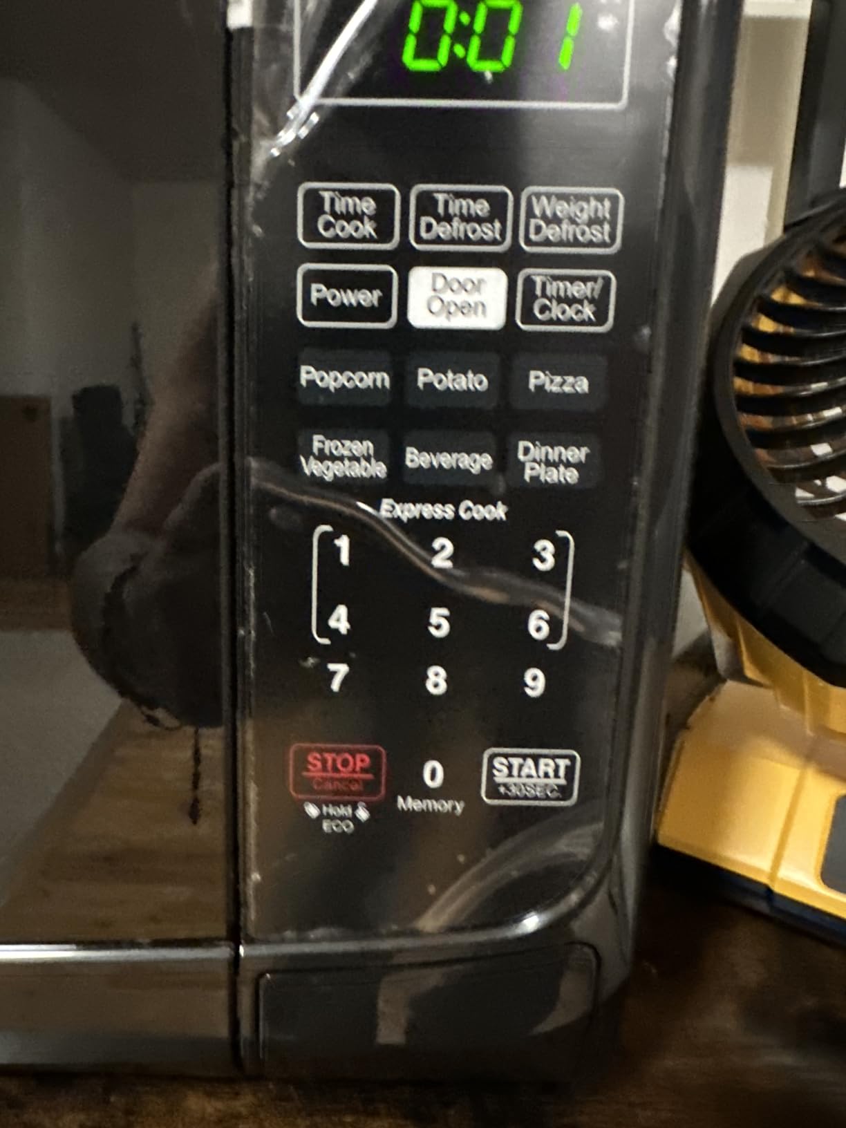 Farberware 0.7 Cu. Ft. Countertop Microwave Oven - 700 Watts Power, Auto Cook Settings, Defrost, Easy Clean and Child Safety Lock - Black customer photo 2