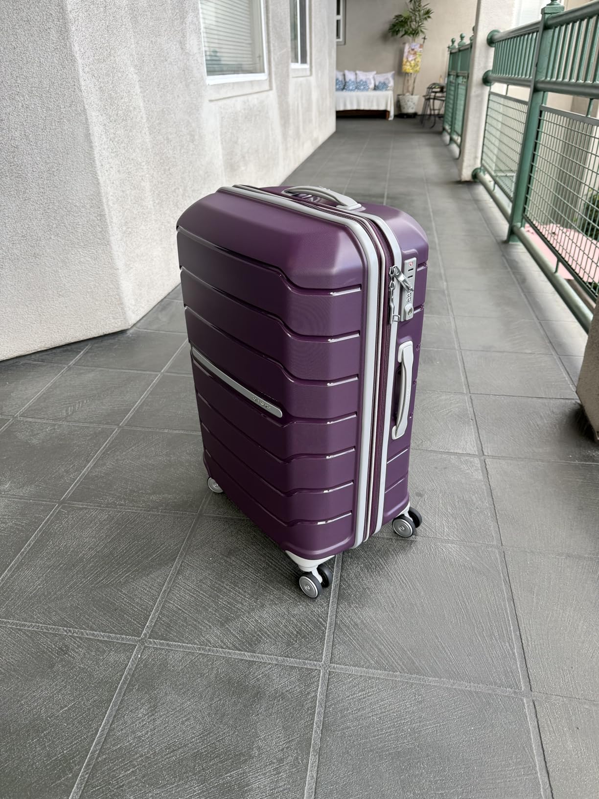 Samsonite Freeform Hardside Carry-On Luggage with Spinner Wheels - Hardshell Suitcase - TSA, Airline-Approved - Expandable Hard Shell, Smooth Rolling Wheels for Lightweight Travel - Black customer photo 2