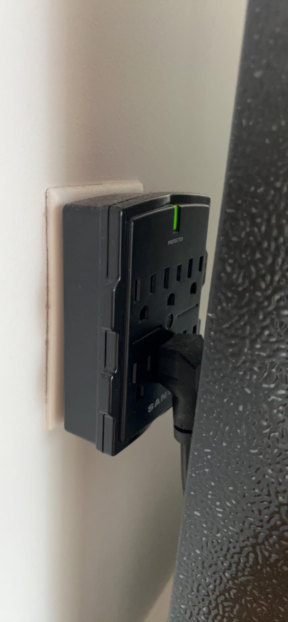 SANUS On-Wall Low Profile 1080J Fireproof Surge Protector with 6 AC Outlets & 3 Lines of Protection - Includes Power Signal Filtering, Black customer photo 1