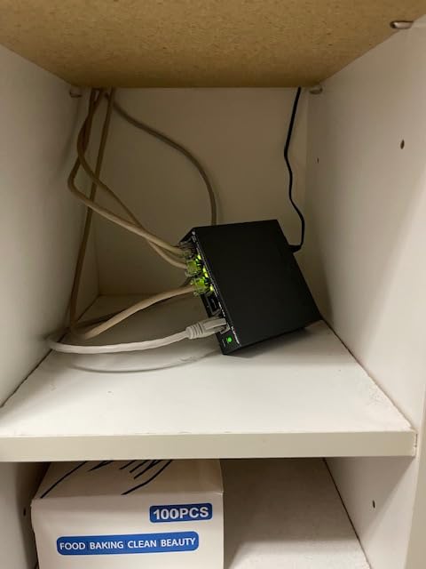 TP-Link TL-SF1005P | 5 Fast Ethernet PoE Switch | 4 PoE+ 10/100 Mbps Ports @67W | Desktop | Plug & Play | Sturdy Metal w/ Shielded Ports | Fanless | Extend & Priority Mode customer photo 1