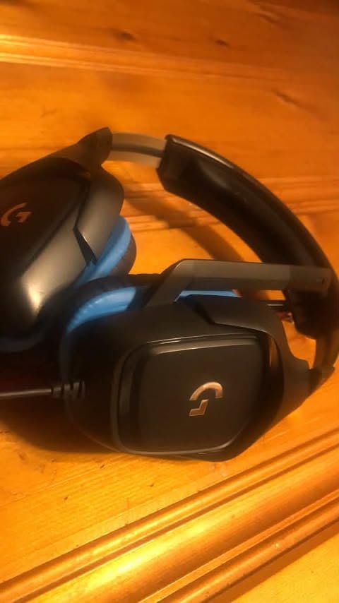 Logitech G432 Wired Gaming Headset - DTS Headphone:X 2.0, 50 mm audio drivers, USB and 3.5 mm jack, Flip-to-Mute mic, PC compatible customer photo 1