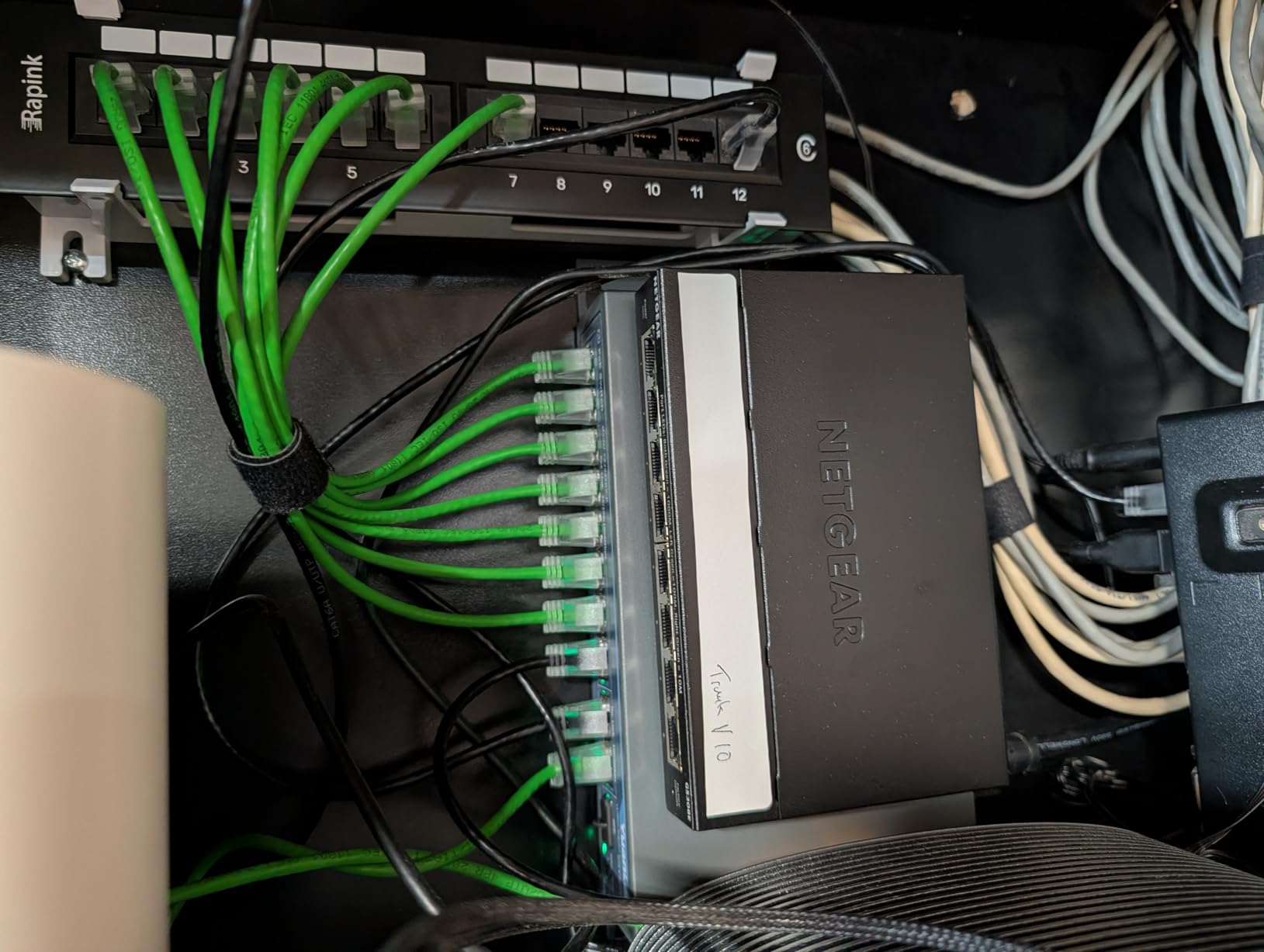 YuanLey 5 Port Gigabit PoE Switch with 4 Port PoE+ 1000Mbps, 802.3af/at 78W Built-in Power, Fanless Metal Unmanaged Plug & Play customer photo 1