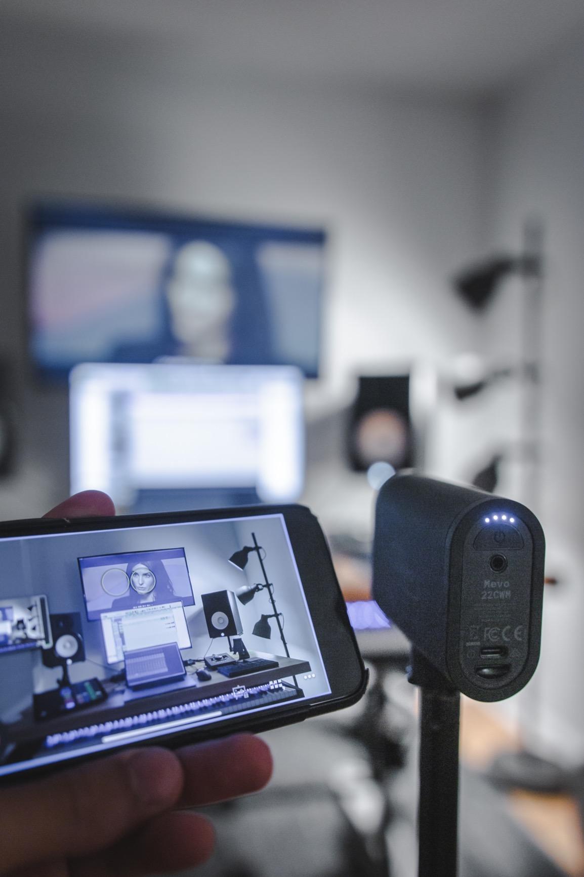 Logitech for Creators Mevo Start, Wireless Date Streaming Camera, 1080p HD Video Quality, Intelligent App Control, Stream via LTE or Wi-Fi - Black customer photo 2