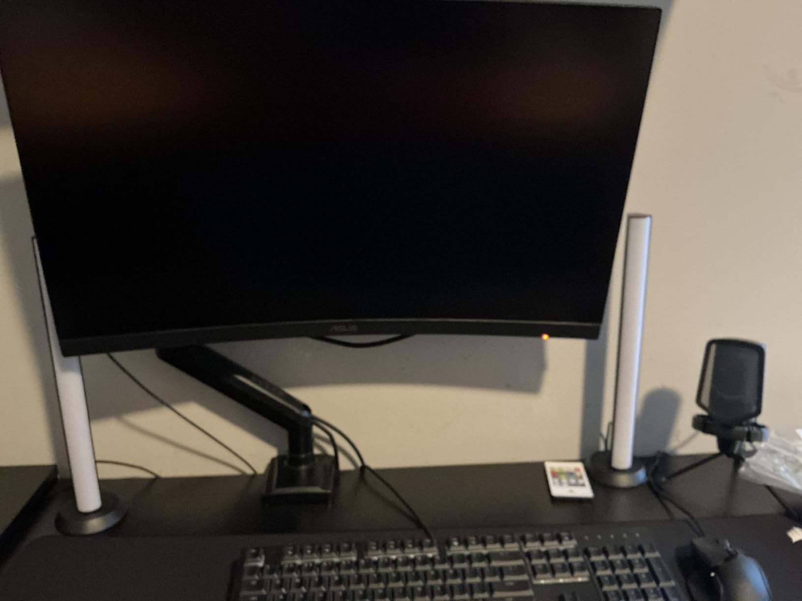 ASUS TUF Gaming VG27VH1B 27-inch Curved Monitor, 1080P Full HD, 165Hz (Supports 144Hz), Extreme Low Motion Blur, Adaptive-sync, FreeSync Premium, 1ms, Eye Care, HDMI D-Sub, Black customer photo 1