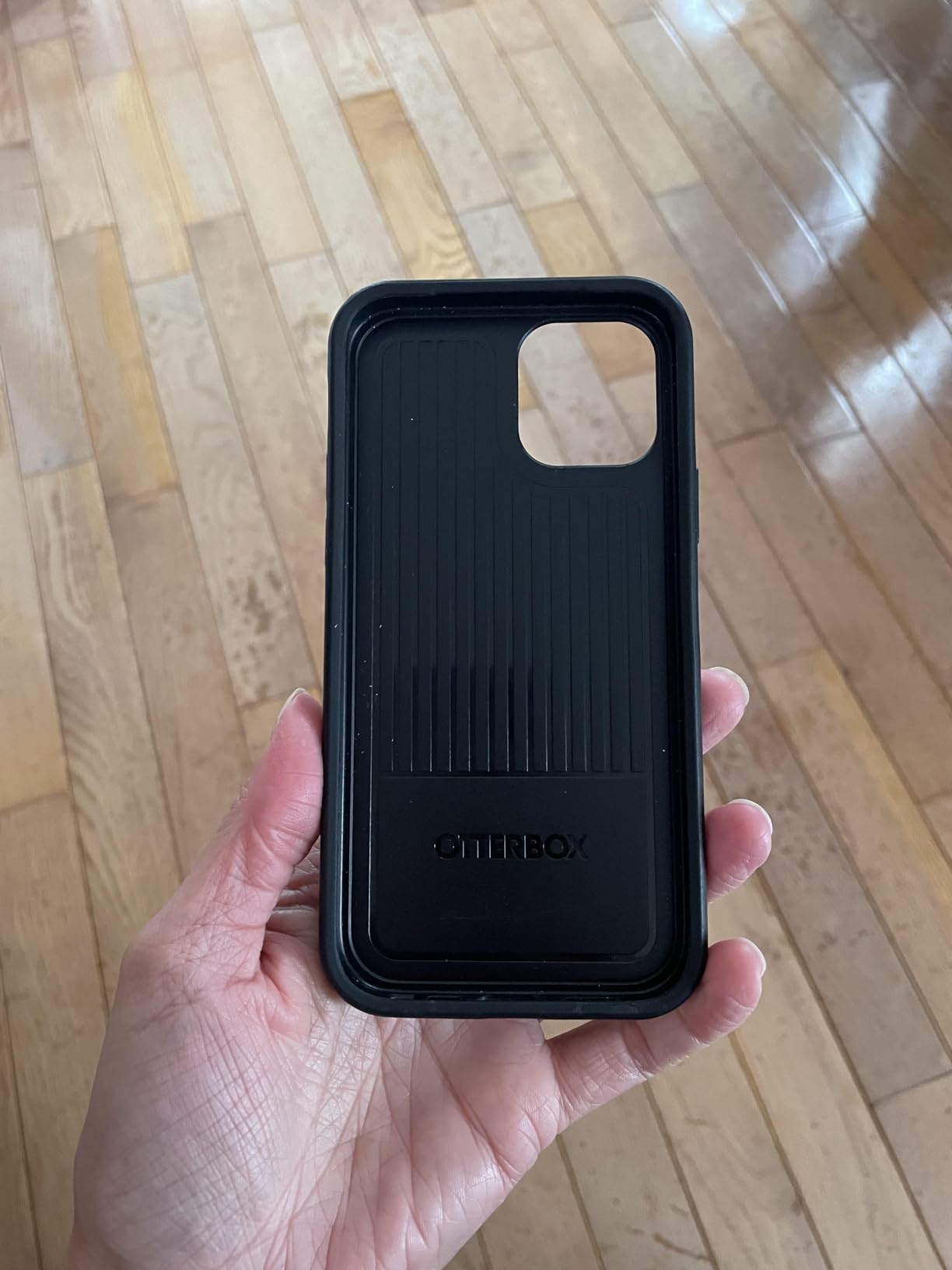 OtterBox iPhone 12 & iPhone 12 Pro Symmetry Series Case - Black, Ultra-Sleek, Wireless Charging Compatible, Raised Edges Protect Camera & Screen customer photo 1