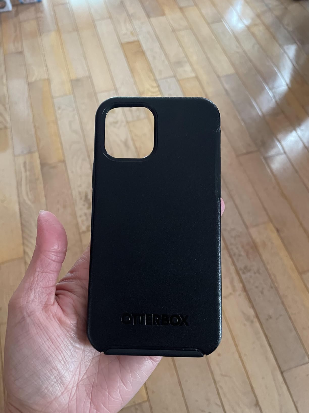 OtterBox iPhone 12 & iPhone 12 Pro Symmetry Series Case - Black, Ultra-Sleek, Wireless Charging Compatible, Raised Edges Protect Camera & Screen customer photo 2