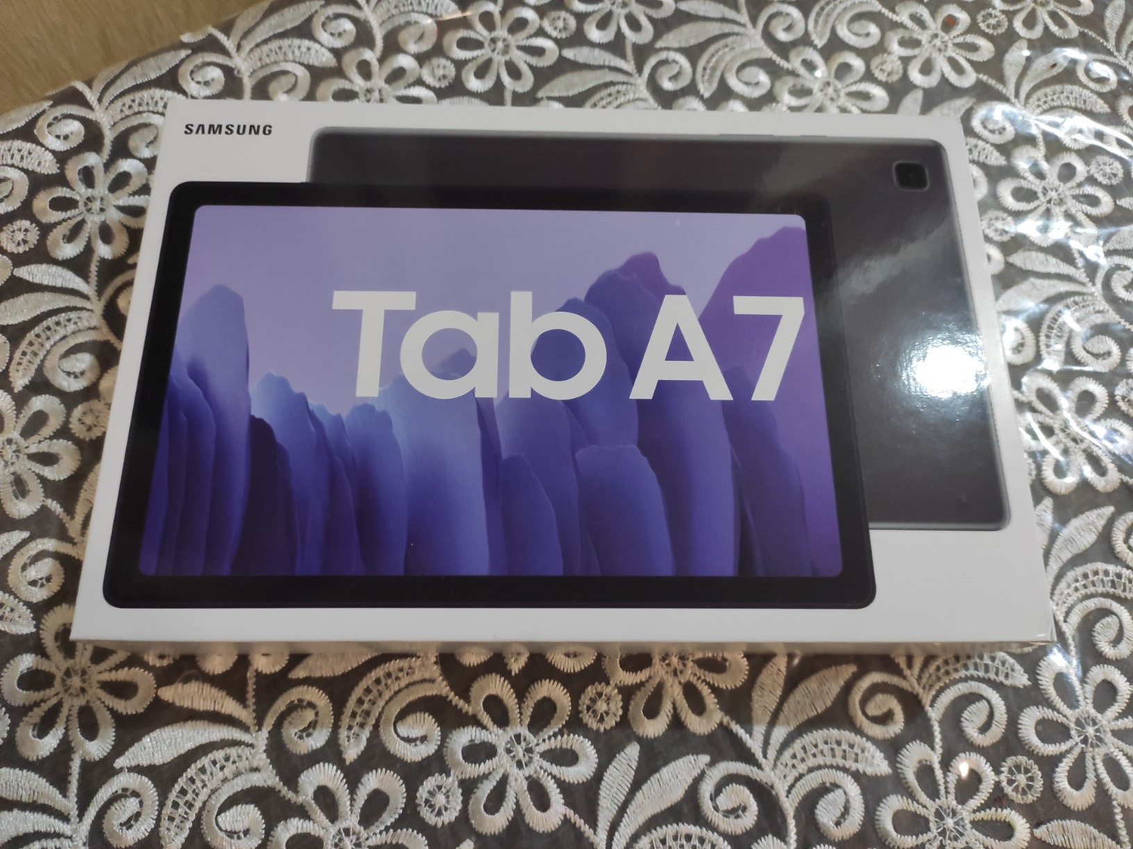 Samsung Galaxy Tab A7 10.4 Wi-Fi 64GB Gold (SM-T500NZDEXAR) customer photo 1