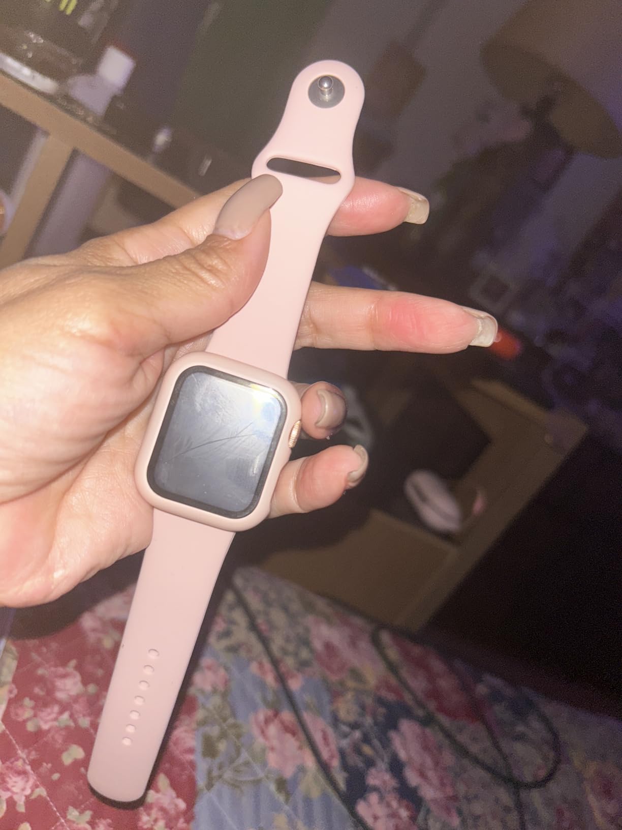 Apple Watch SE (GPS + Cellular, 40mm) - Gold Aluminum Case with Pink Sand Sport Band (Renewed) customer photo 2