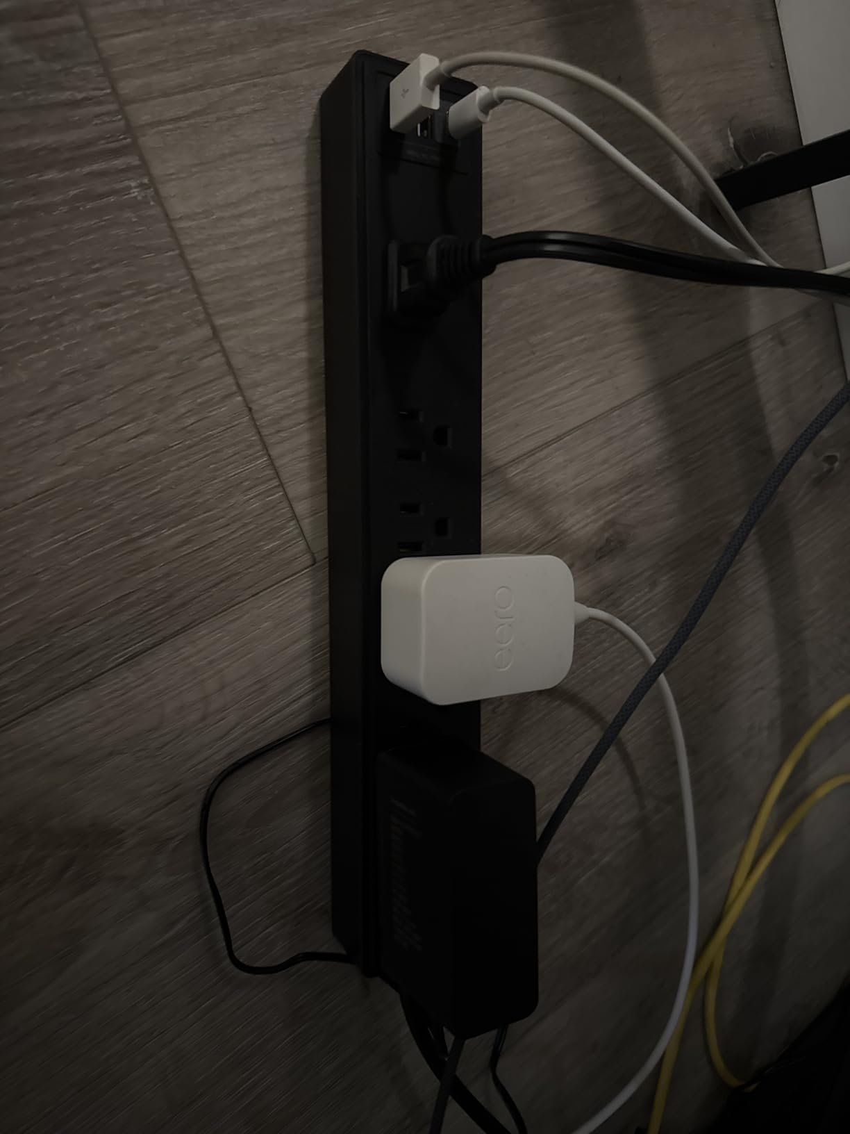 6Ft Power Strip Surge Protector - Yintar Extension Cord with 6 AC Outlets and 3 USB Ports for Home, Office, Dorm Essentials, 1680 Joules, ETL Listed, (Black) customer photo 1