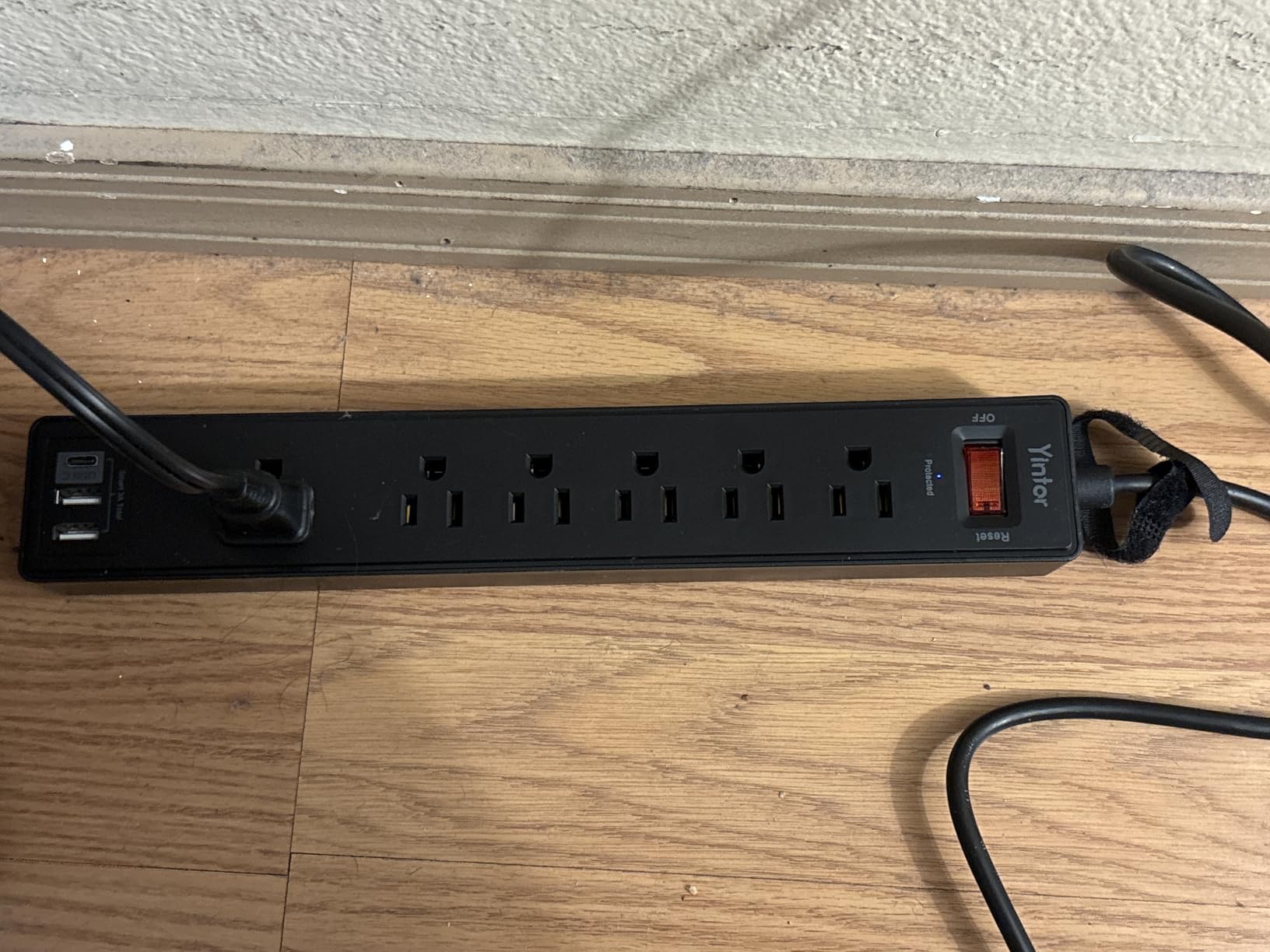 6Ft Power Strip Surge Protector - Yintar Extension Cord with 6 AC Outlets and 3 USB Ports for Home, Office, Dorm Essentials, 1680 Joules, ETL Listed, (Black) customer photo 2