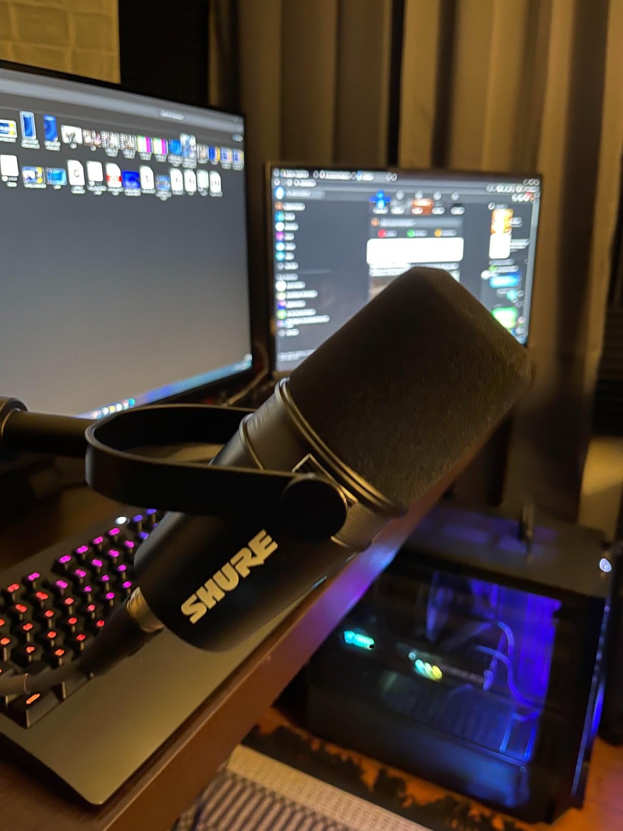 Shure MV7X XLR Dynamic Microphone for Podcasting, Streaming & Vocal Recording - Voice-Isolating Cardioid Mic with Broadcast-Style Design & All-Metal Construction, Black customer photo 2