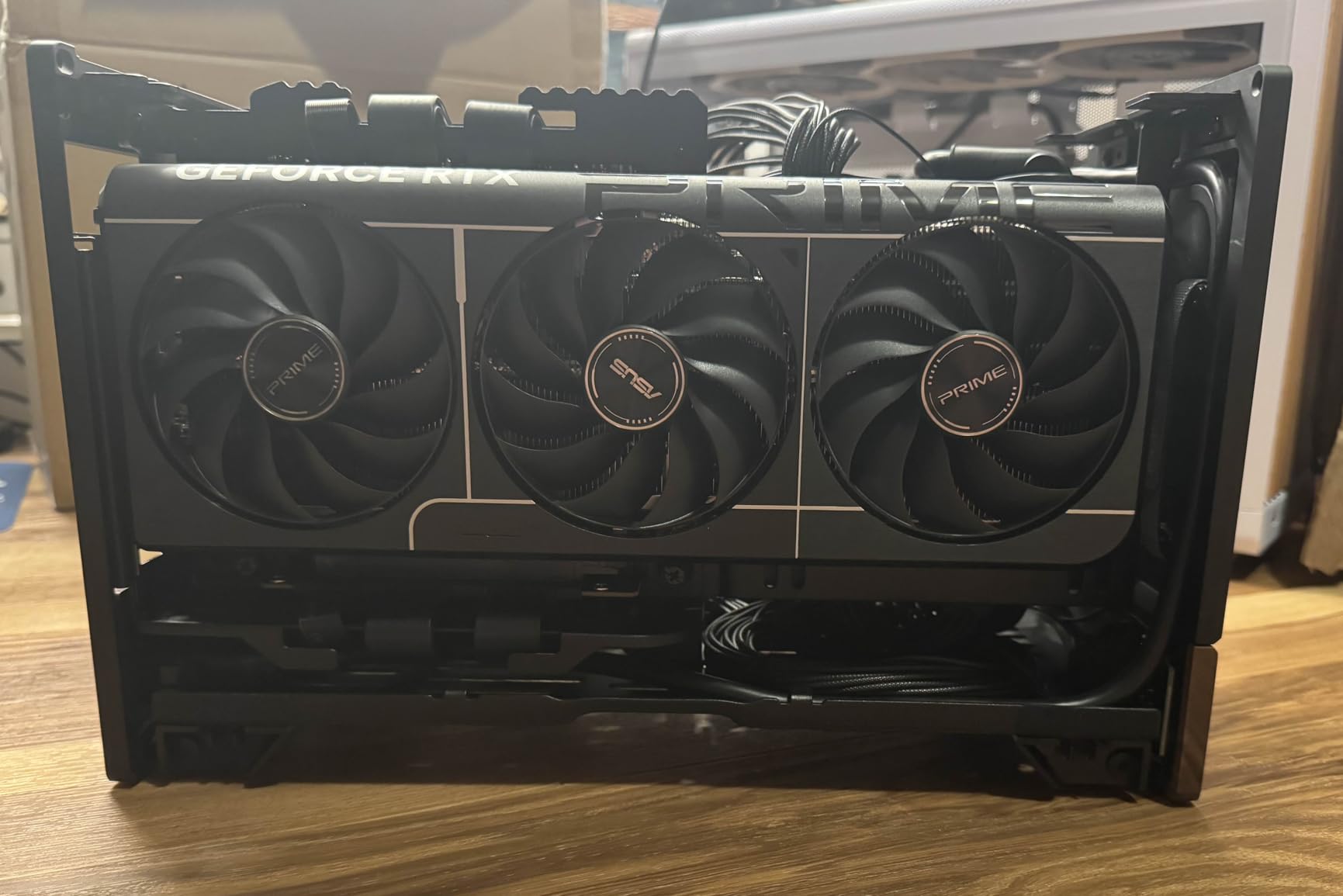 Fractal Design Terra Graphite - Wood Walnut Front Panel - Small Form Factor - Mini ITX Gaming case - PCIe 4.0 Riser Cable - USB Type-C - Anodized Aluminum Panels customer photo 2