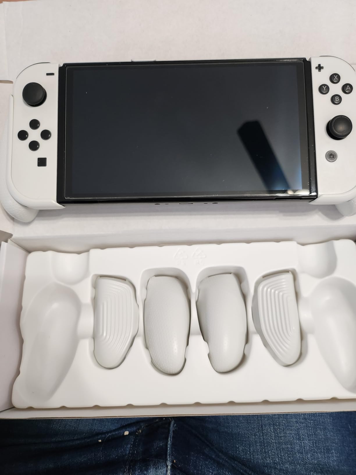 Skull & Co. NeoGrip: an Ergonomic Grip Hard Shell with Replaceable Grips [to fit All Hands Sizes] for Nintendo Switch OLED and Regular Model [No Carrying Case] - White customer photo 1