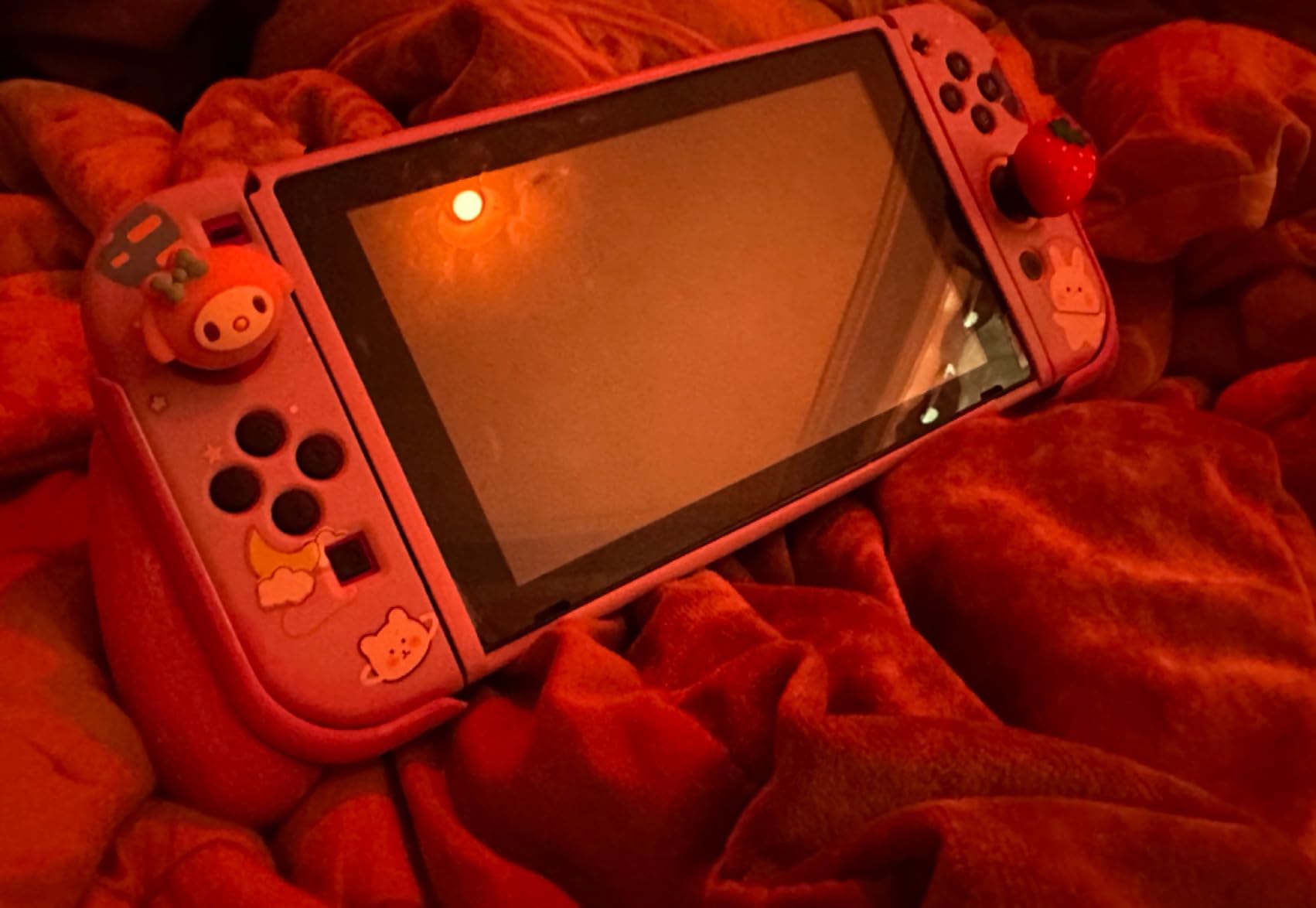 Skull & Co. NeoGrip: an Ergonomic Grip Hard Shell with Replaceable Grips [to fit All Hands Sizes] for Nintendo Switch OLED and Regular Model [No Carrying Case] - White customer photo 2
