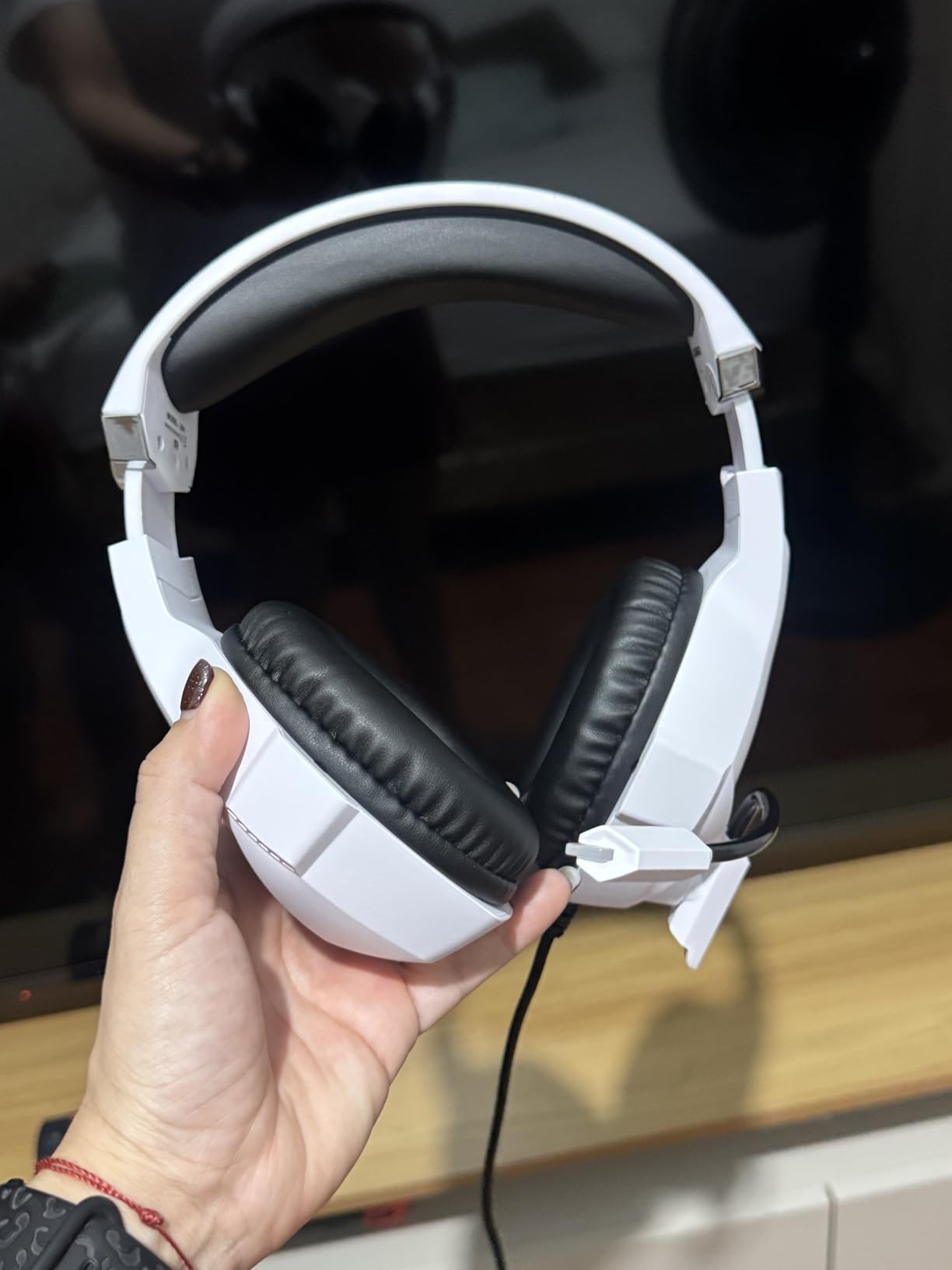 Ozeino Gaming Headset for PC, PS4, PS5, Xbox - 7.1 Surround Sound, RGB Lighting, Noise Canceling Mic customer photo 1
