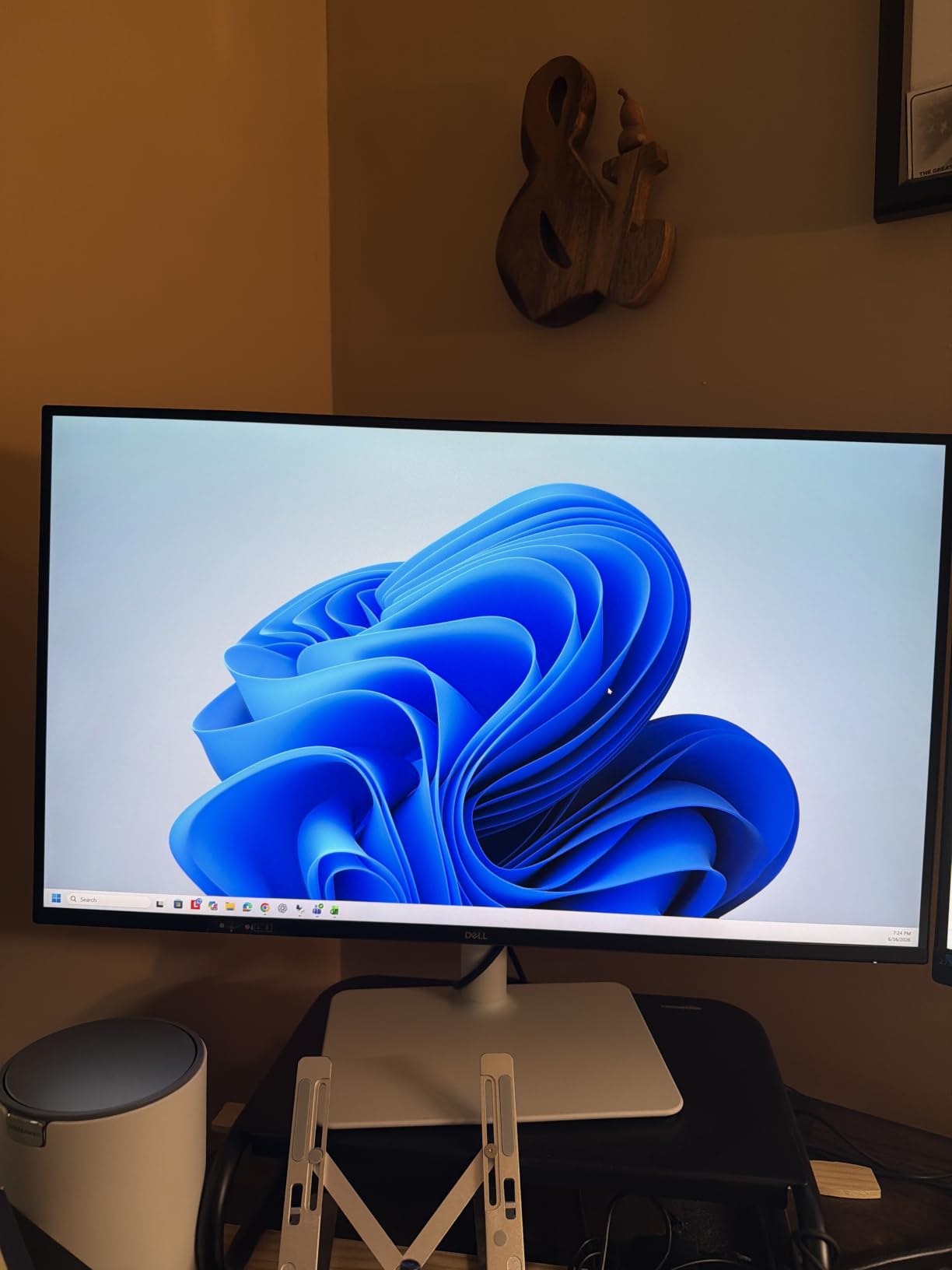 Dell S2725HS 27 Inch Monitor, FHD (1920x1080) Display, 100Hz Refresh Rate, 1500:1 Contrast Ratio, TÜV Rheinland Eye Comfort 4 Star, Integrated 2x5W Speaker, Height/Tilt/Swivel/Pivot- Ash White Color | FHD (1920x1080) Display, 100Hz Refresh Rate, 27 Inch, 1500:1 Contrast Ratio, TÜV Rheinland Eye Comfort 4 Star customer photo 1