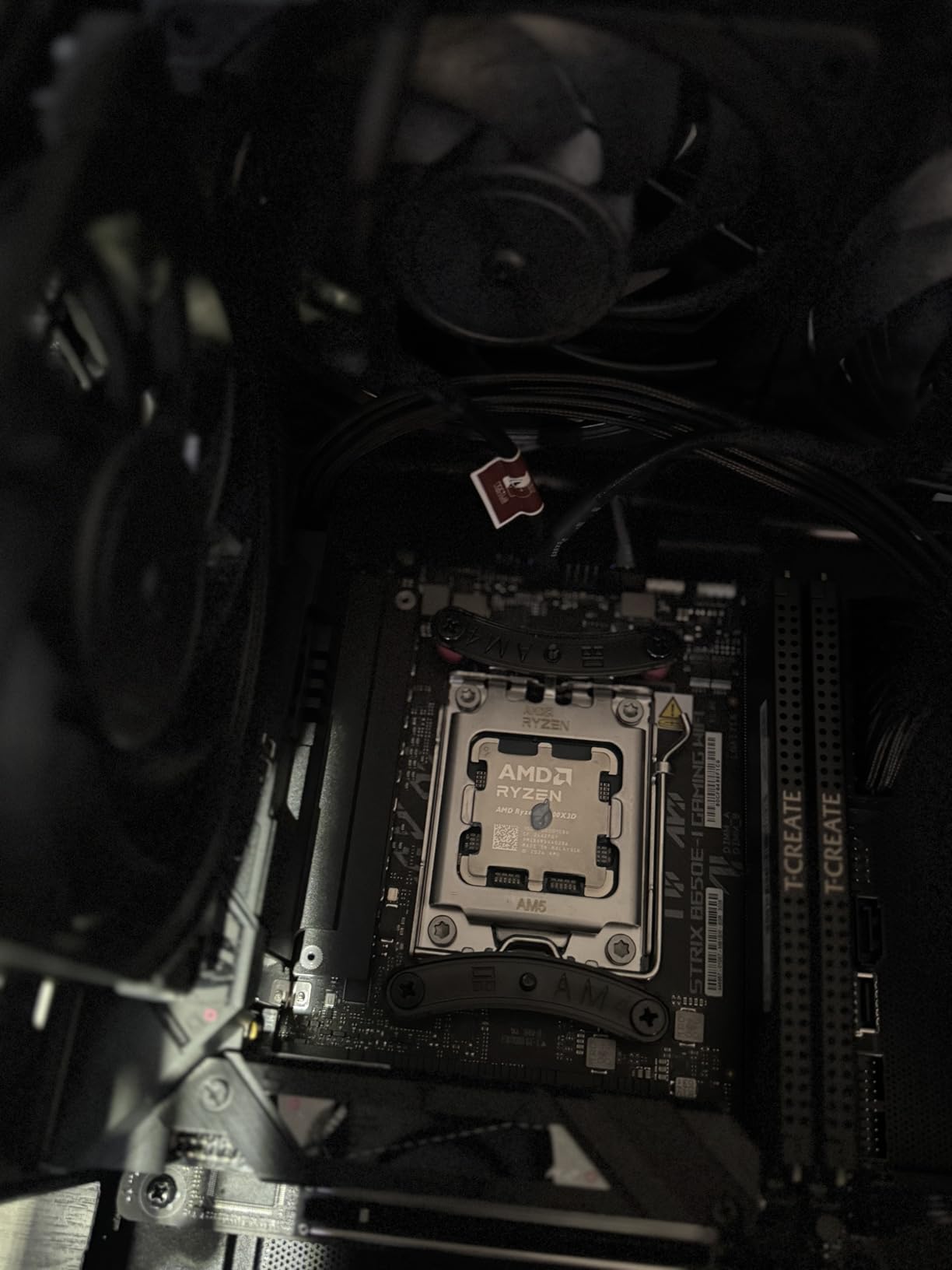 ASUS ROG Strix B650E-I Gaming WiFi AMD B650 AM5 Mini-ITX Motherboard customer photo 1