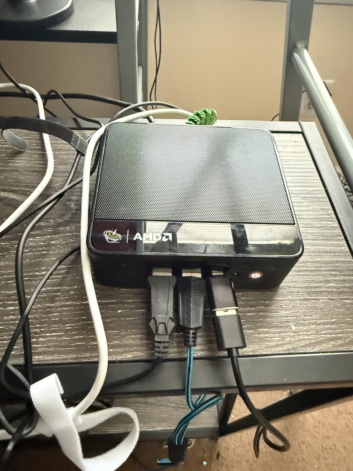 Beelink SER3 mini PC, AMD Ryzen 3 3200U (Up to 3.5GHz), 16GB DDR4 500GB PCIe SSD, mini Computer Support 4K Dual-Screen Display/1000M LAN/WiFi5/BT5, Home/Office Mini Desktop Computer customer photo 1