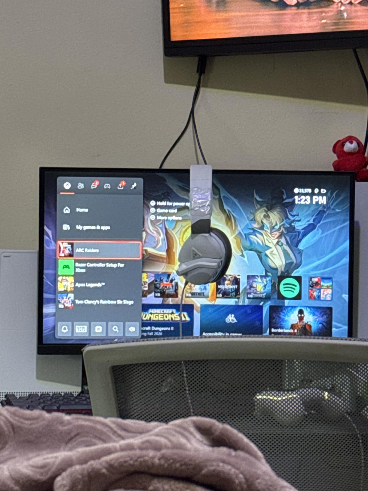 KOORUI 24 inch Curved Gaming Monitor 180Hz FHD 1080P Computer Monitor, 1ms 1500R Display, Adaptive Sync, FreeSync Premium, HDMI 2.0X2 & DP 1.2, VESA, Tilt, 24E6CA customer photo 2