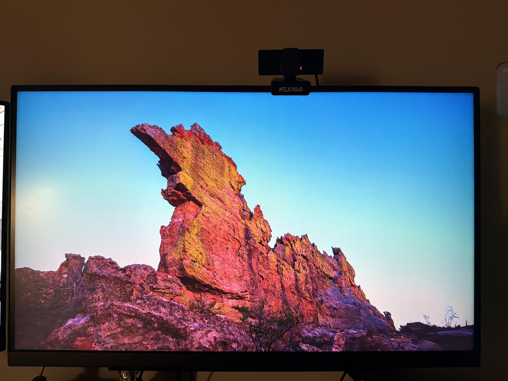 LG 27GR83Q-B 27-inch Ultragear QHD (2560x1440) IPS Gaming Monitor, 240Hz, 1ms, DisplayHDR 400, G-Sync AMD FreeSync Premium, HDMI 2.1 DisplayPort, 4-Pole HP Out DTS GP:X, Tilt/Height/Pivot Stand customer photo 2