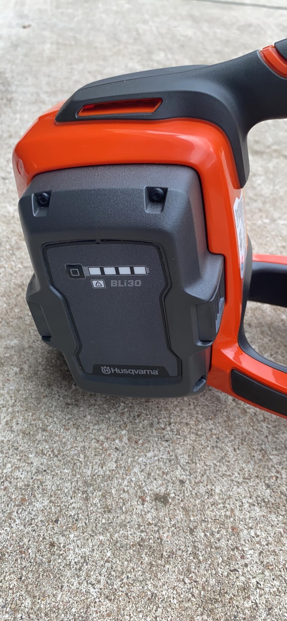 Husqvarna Leaf Blaster 350iB Battery Powered Cordless Leaf Blower, 200-MPH 800-CFM, Brushless Motor and Quiet Operation, 40V Lithium-Ion 7.5 Ah Battery and Charger Included, 970569904 customer photo 2