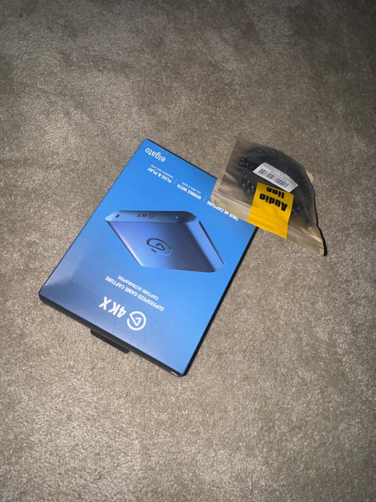Elgato 4K X Capture Card, HDMI 2.1, 4K144 Ultra-Low Latency, VRR passthrough, HDR10, Up to 1080p240 capture, USB 3.2 Gen 2, Works with OBS and more, For PS5, Xbox, Switch, PC, Mac customer photo 2