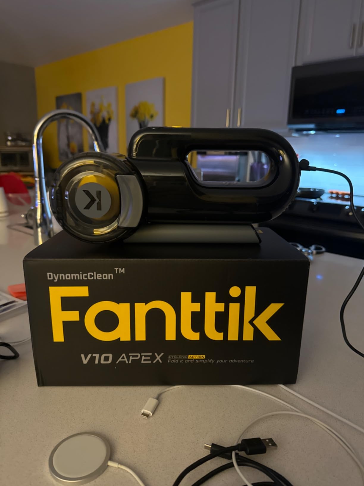 Fanttik Fold V10 APEX Pivot Cordless Car Vacuum, 17000Pa Handheld Vacuum Suction Power, Smart LED Display, Portable for Car Home Pet (Deluxe with Flexible Hose&Pet Brush) customer photo 2