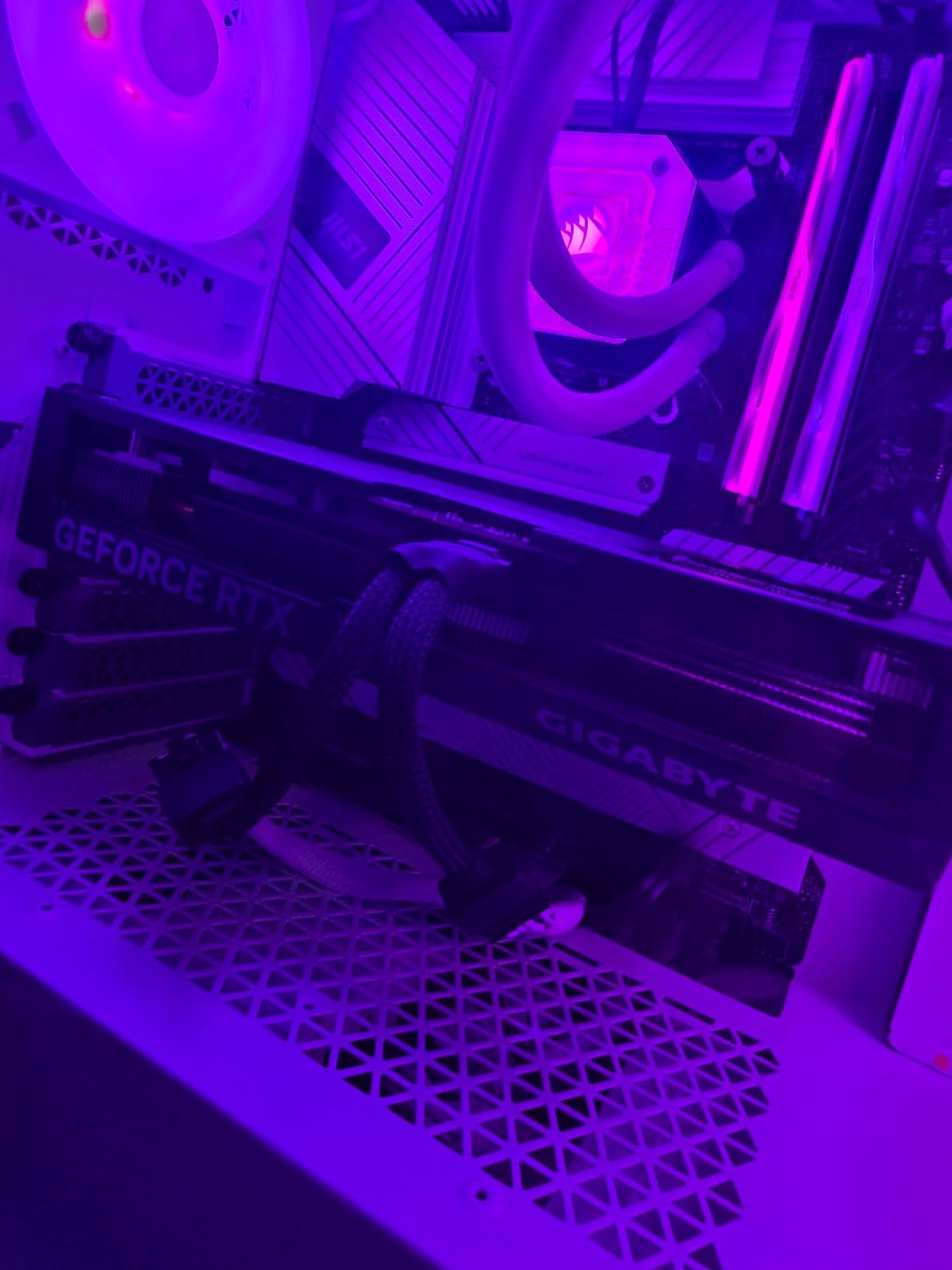 GIGABYTE GeForce RTX 4070 Super WINDFORCE OC 12G Graphics Card, 12GB 192-bit GDDR6X, WINDFORCE Fans customer photo 1
