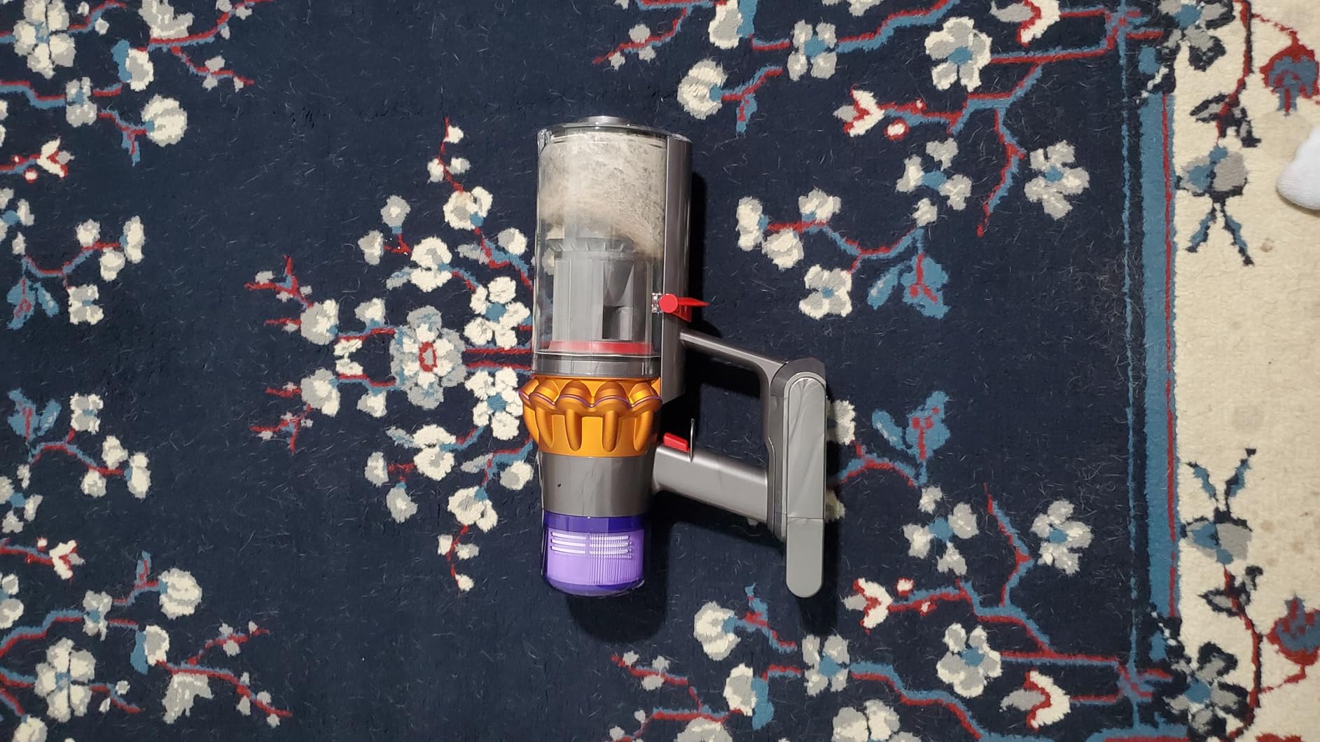 Dyson V15 Detect Plus Cordless Vacuum, Illumination Reveals Dust, 240AW, 3 Power Modes, Up to 60 Minutes, Deep Cleans Hard Floors and Carpets, Detangles Pet Hair, Converts to Handheld customer photo 2