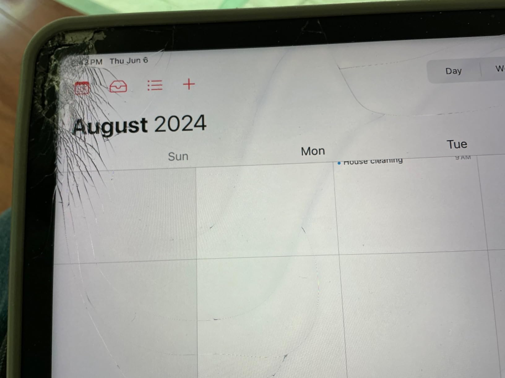 iPad Air 13-inch (M2): Built for Apple Intelligence, Liquid Retina Display, 128GB, 12MP Front/Back Camera, Wi-Fi 6E, Touch ID, All-Day Battery Life - Space Gray customer photo 1