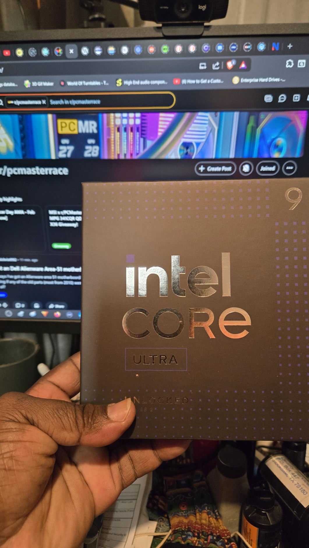 Intel Core Ultra 9 Desktop Processor 285K - 24 cores (8 P-cores + 16 E-cores) up to 5.7 GHz unlocked customer photo 1
