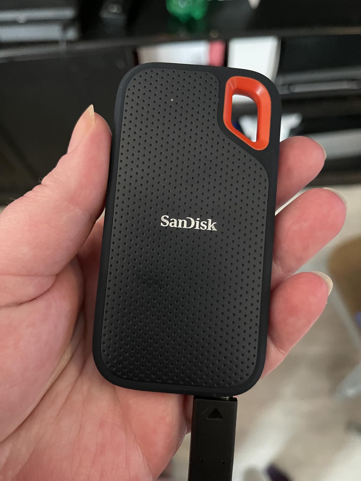 SANDISK 4TB Extreme PRO Portable SSD with USB4, Up to 3800 MB/s Read and 3700MB/s Write, USB-C, USB 3.2, IP65 customer photo 1
