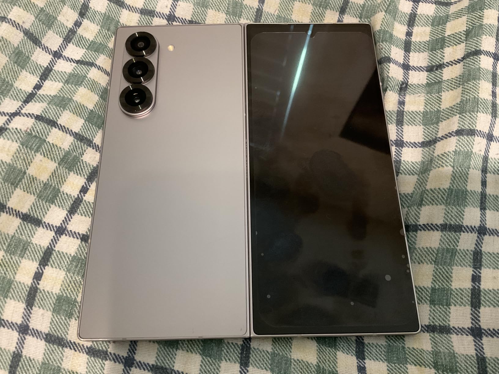 Samsung Galaxy Z Fold 6 AI Cell Phone, 256GB Unlocked Silver Shadow (Renewed) customer photo 2