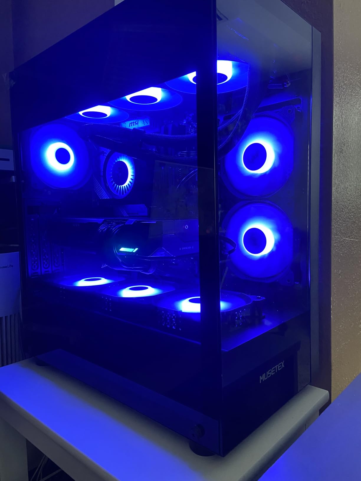 GIGABYTE Radeon RX 9070 XT Gaming OC 16G Graphics Card, PCIe 5.0, 16GB GDDR6, GV-R9070XTGAMING OC-16GD Video Card customer photo 2