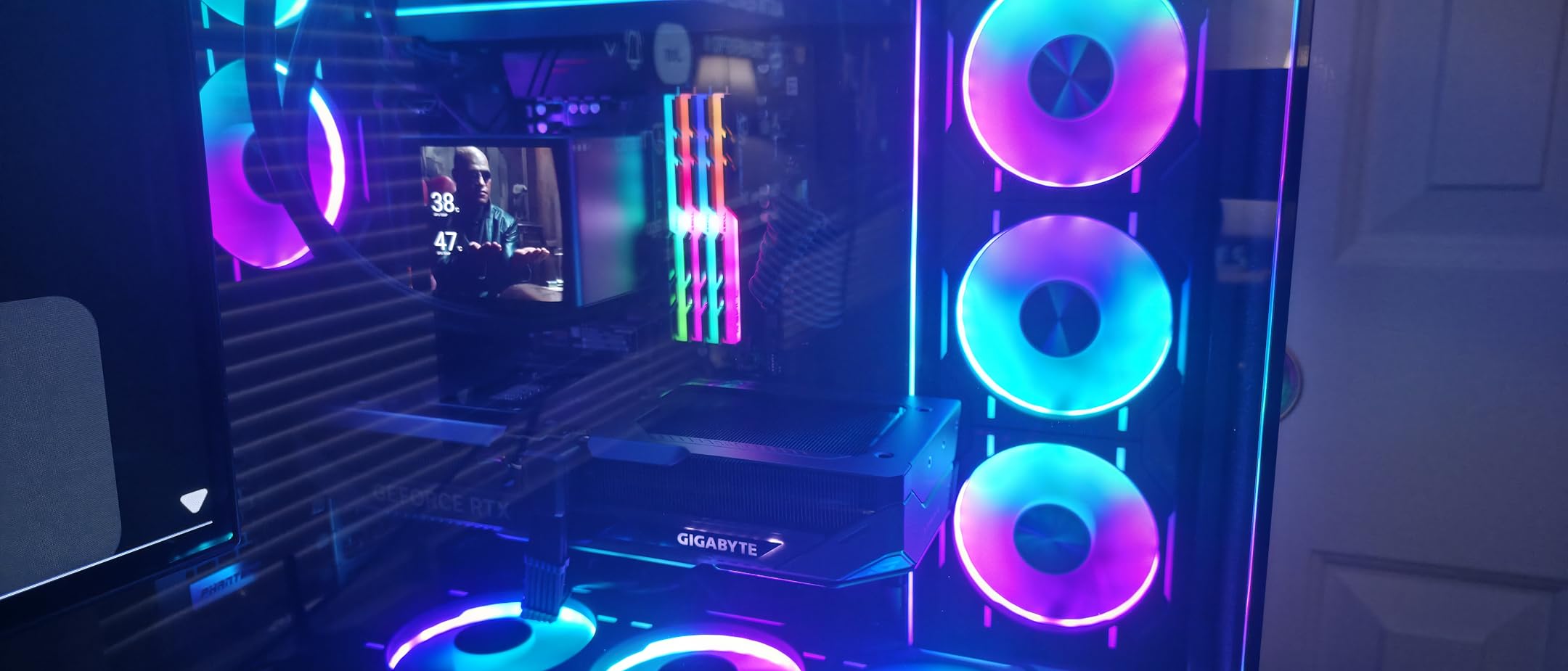 Gigabyte GeForce RTX 5070 Gaming OC 12G Graphics Card - 12GB GDDR7, 192 Bits, PCI-E 5.0, 2625 MHz Core Clock, 3 x DP 2.1a, 1 x HDMI 2.1b, NVIDIA DLSS 4, GV-N5070GAMING OC-12GD customer photo 1