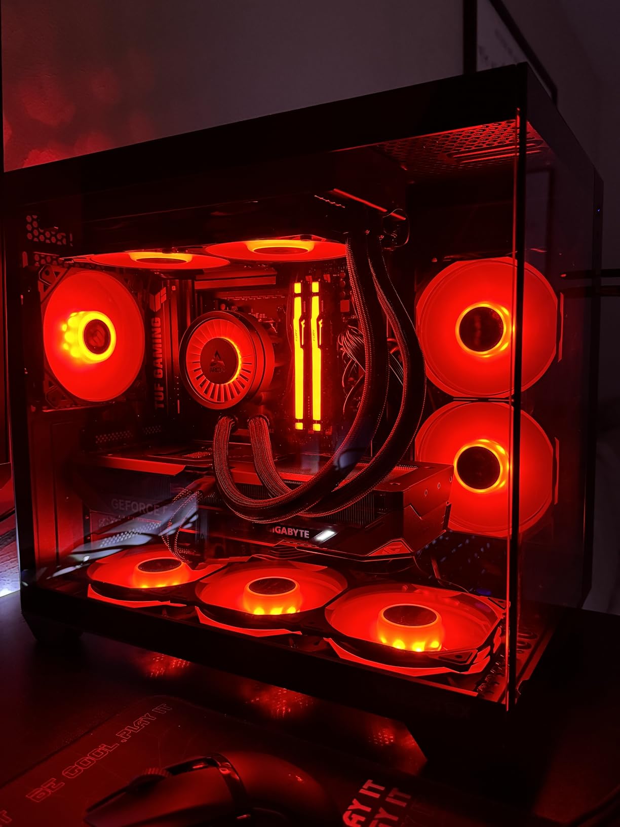 Gigabyte GeForce RTX 5070 Gaming OC 12G Graphics Card - 12GB GDDR7, 192 Bits, PCI-E 5.0, 2625 MHz Core Clock, 3 x DP 2.1a, 1 x HDMI 2.1b, NVIDIA DLSS 4, GV-N5070GAMING OC-12GD customer photo 2