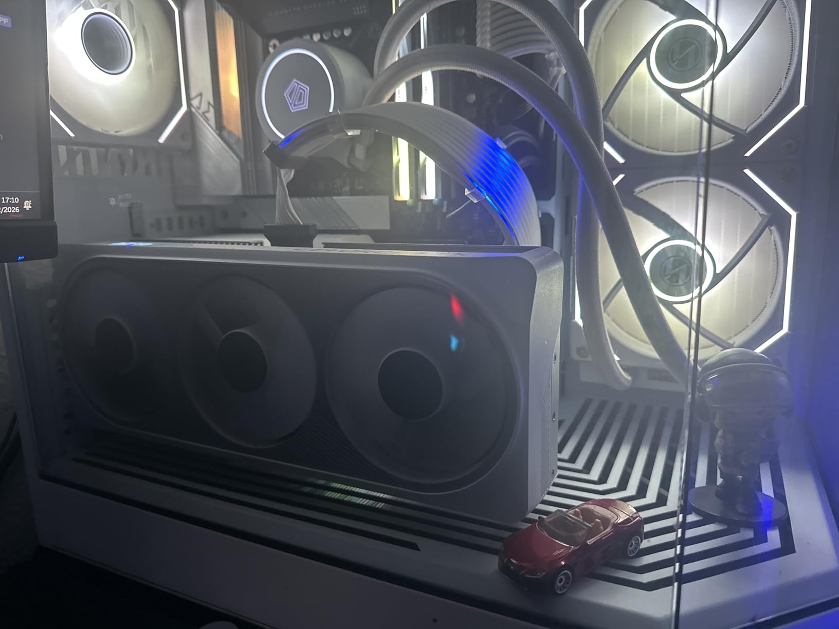 GIGABYTE GeForce RTX 5070 AERO OC 12G Graphics Card, 12GB 192-bit GDDR7, PCIe 5.0, WINDFORCE Cooling System, GV-N5070AERO OC-12GD Video Card, Compatible with Desktop customer photo 2