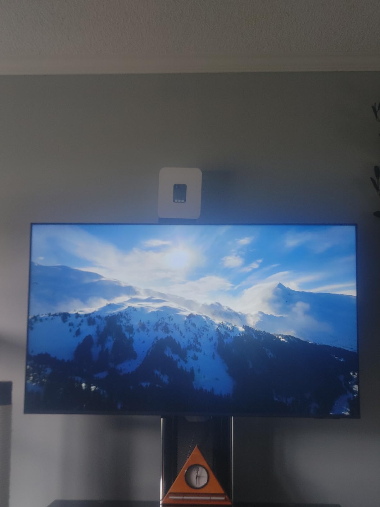 Samsung 75-Inch Class Crystal UHD U8000F 4K Smart TV (2025 Model) Endless Free Content, Crystal Processor, MetalStream Design, Knox Security, Alexa Built-in customer photo 1